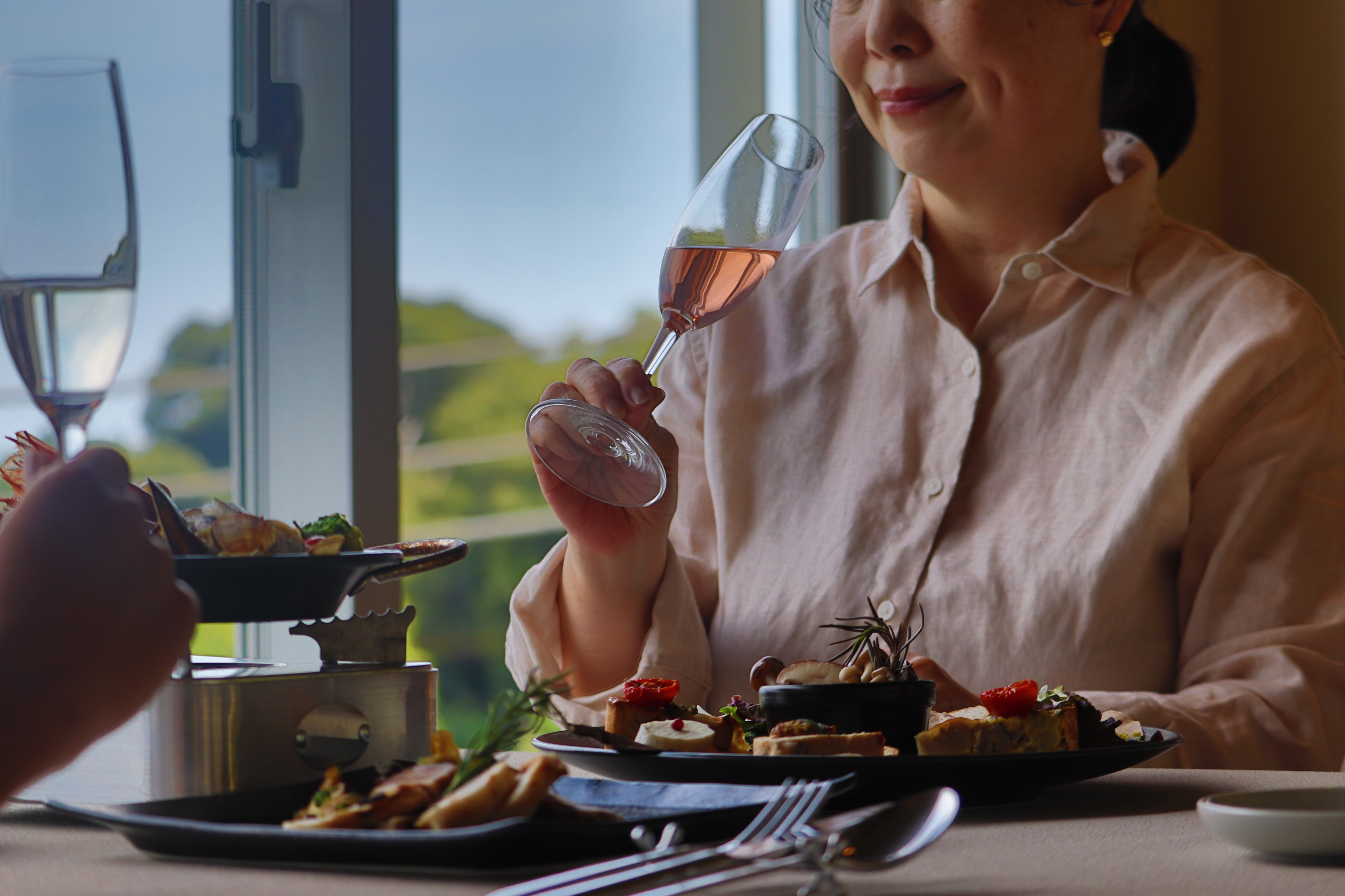 【秋】自然の中で、五感をほどく大人の隠れ宿プラン～ワインを楽しむ秋の真鶴時間～