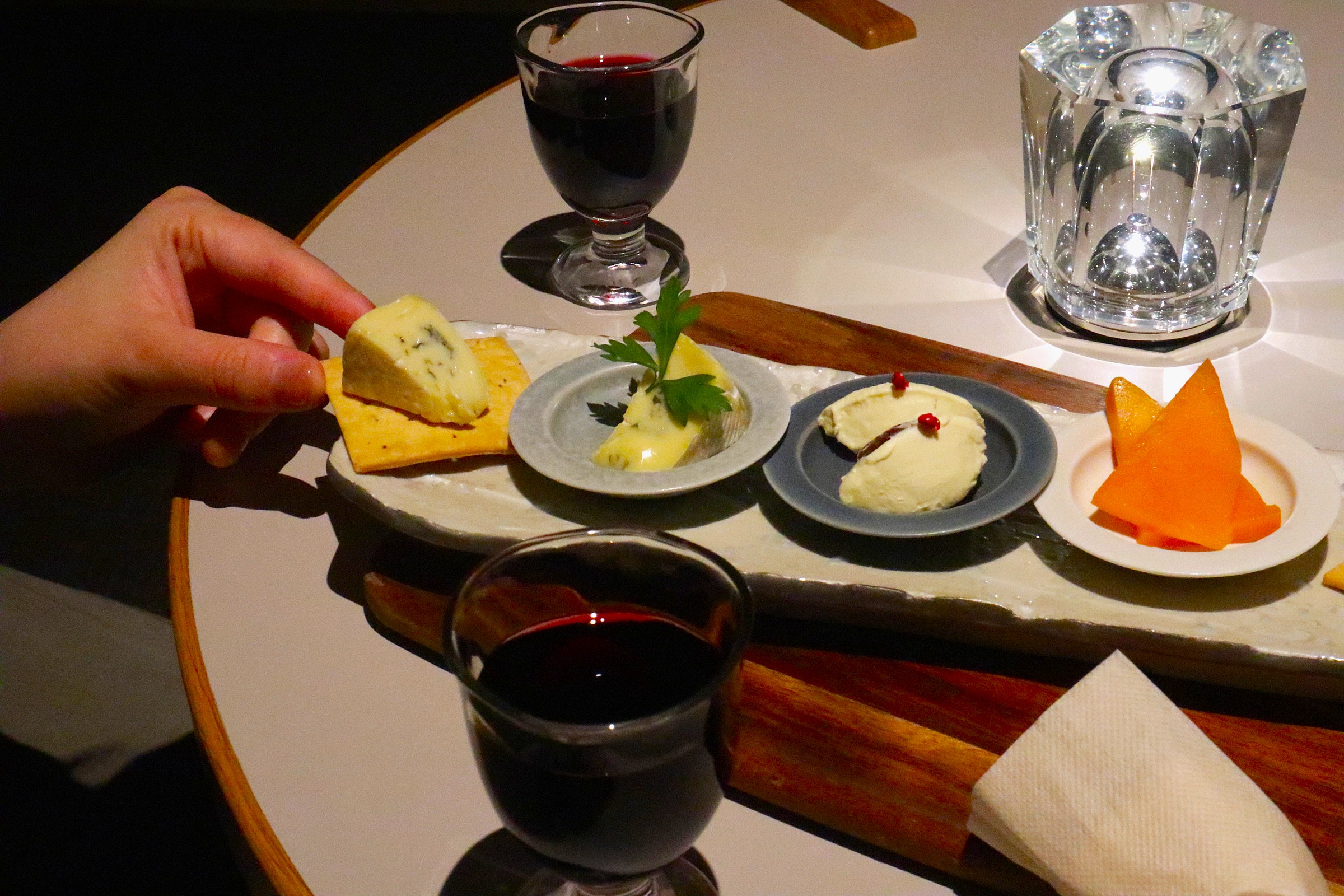 【秋】自然の中で、五感をほどく大人の隠れ宿プラン～ワインを楽しむ秋の真鶴時間～