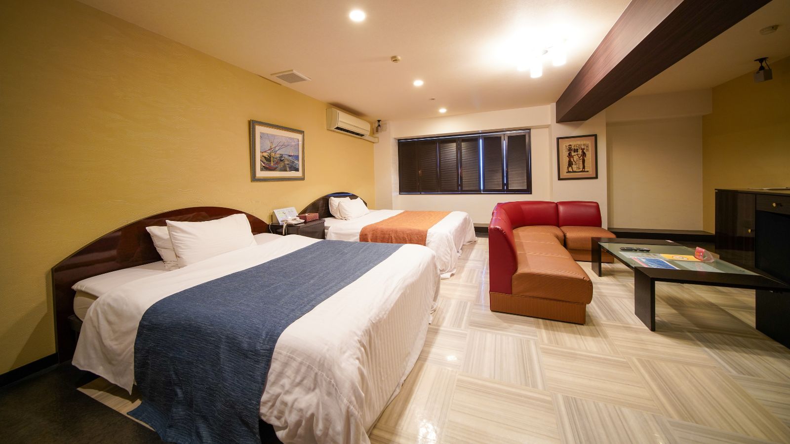 【コーナーツイン】ソファ付きの広々空間で、ゆったりとくつろげるひとときを。