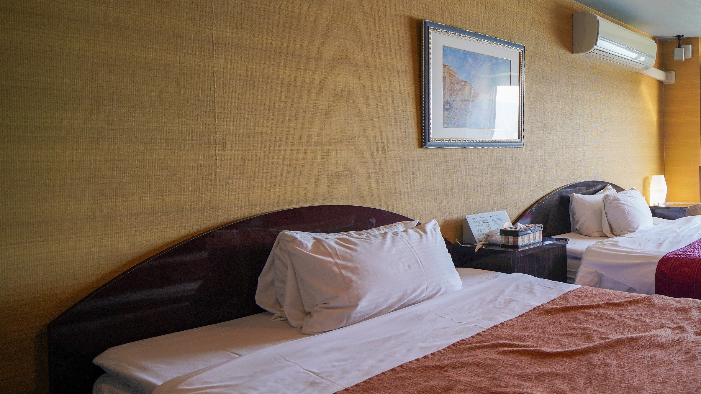 【デラックスツインルーム】窓無しのお部屋になります