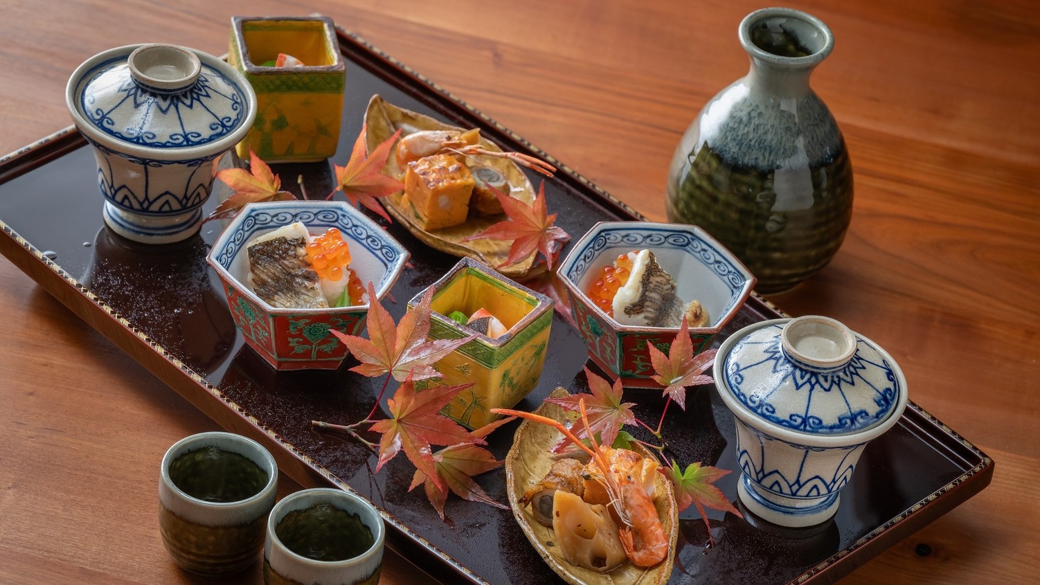 【夕食一例】四季の食材を用いた料理を、美しい器でご提供いたします。