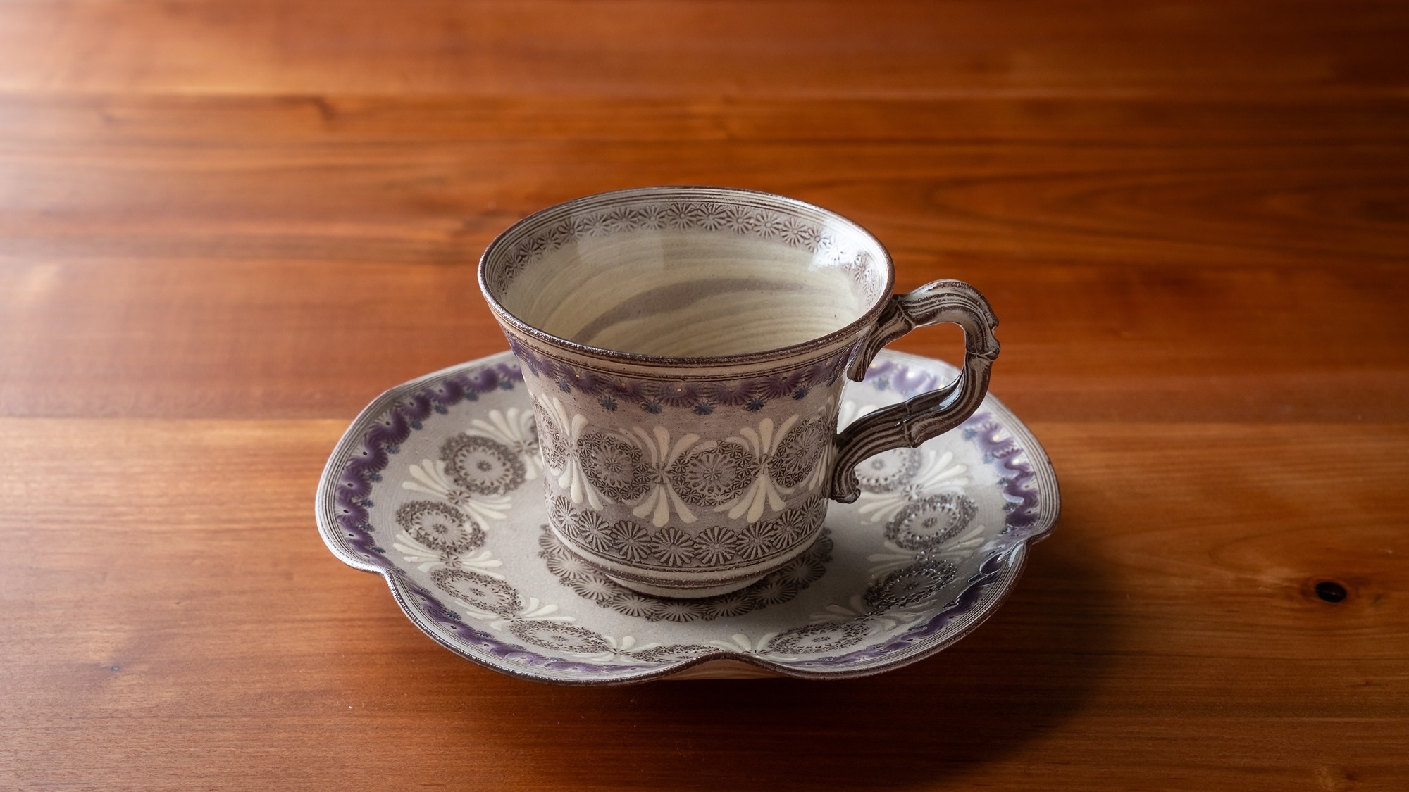 【こだわりの器】厳選した全国各地の職人がつくる器の数々をお楽しみください。