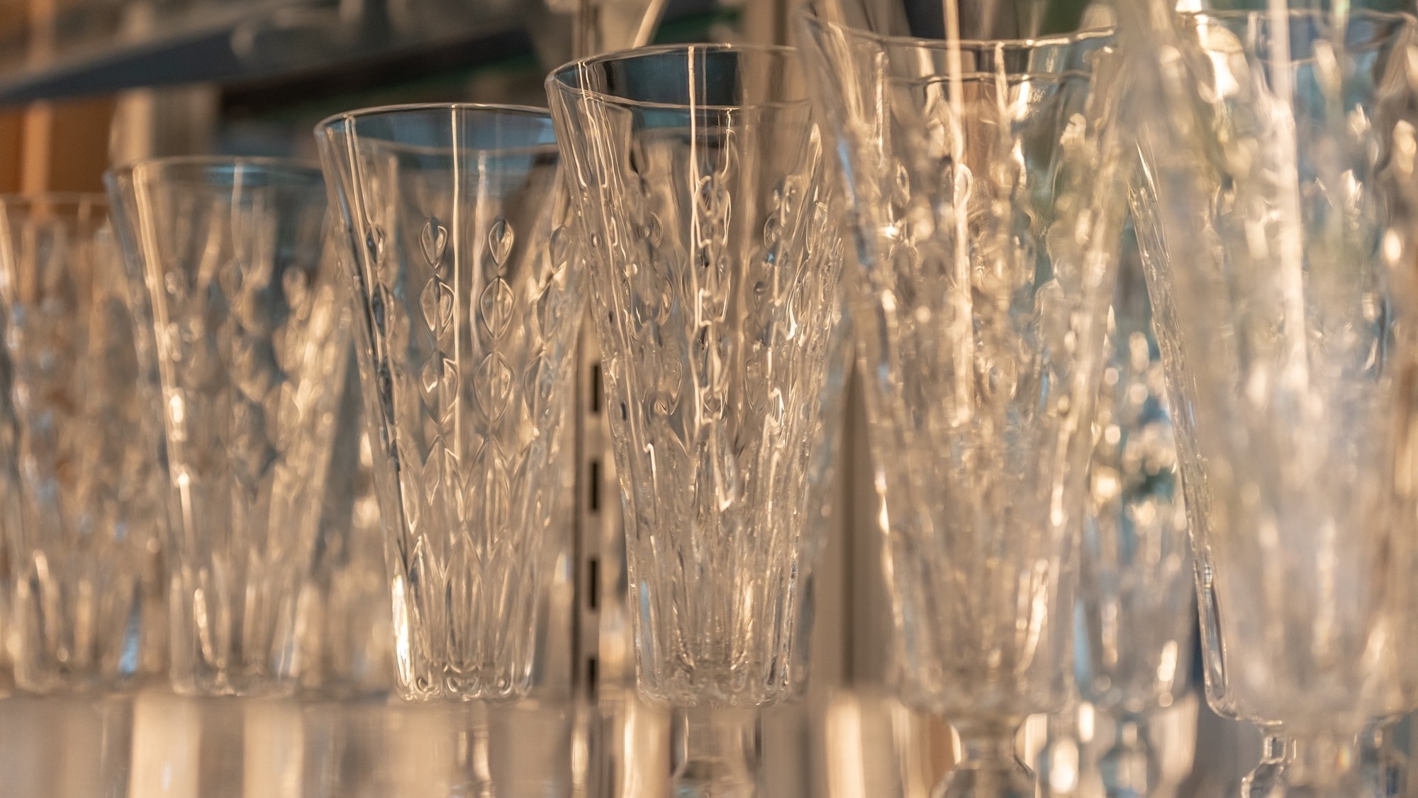 【こだわりの器】繊細なグラスでドリンクをご提供いたします。