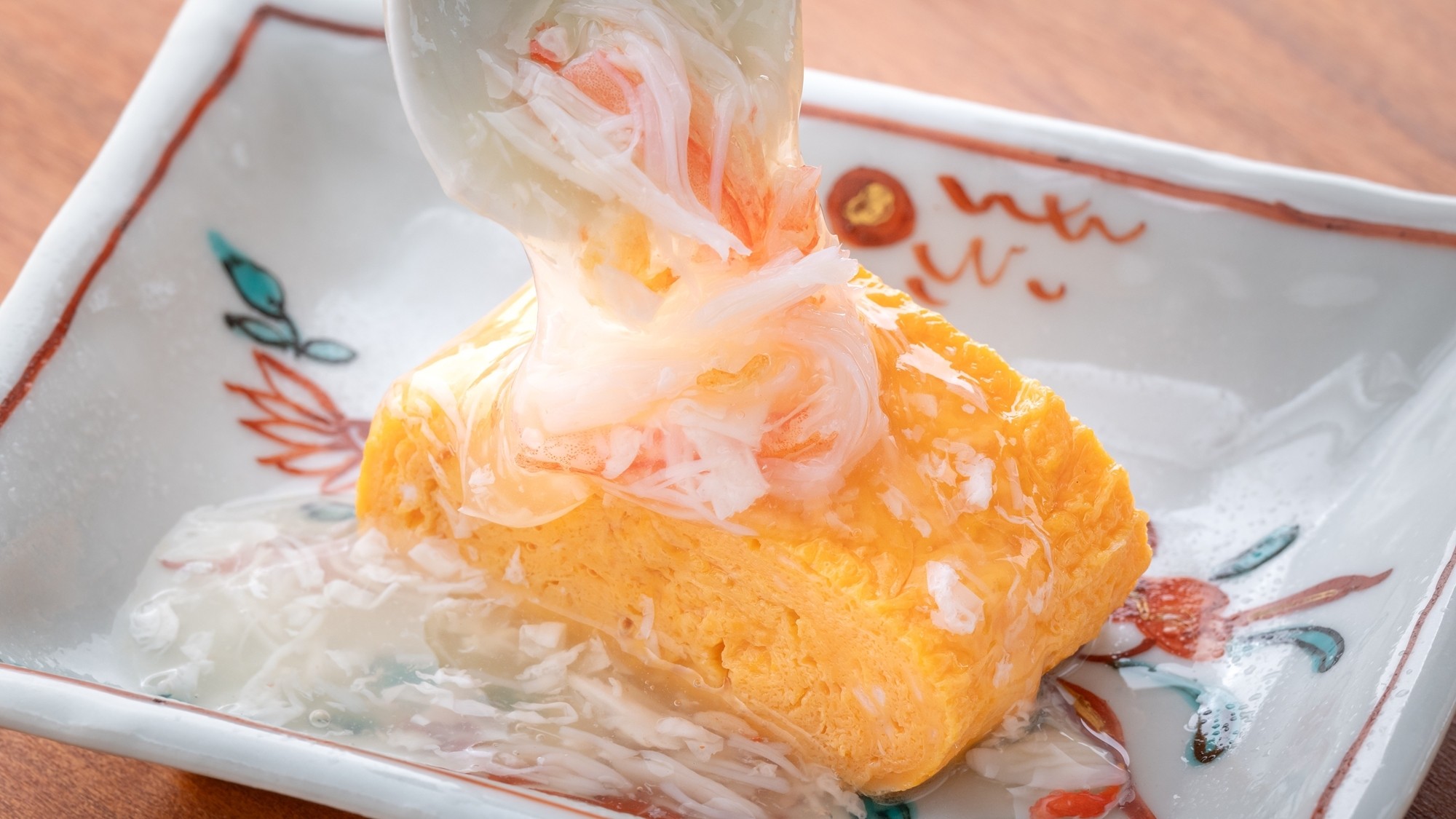 【朝食】焼きたての出汁巻き卵をお楽しみいただけます。