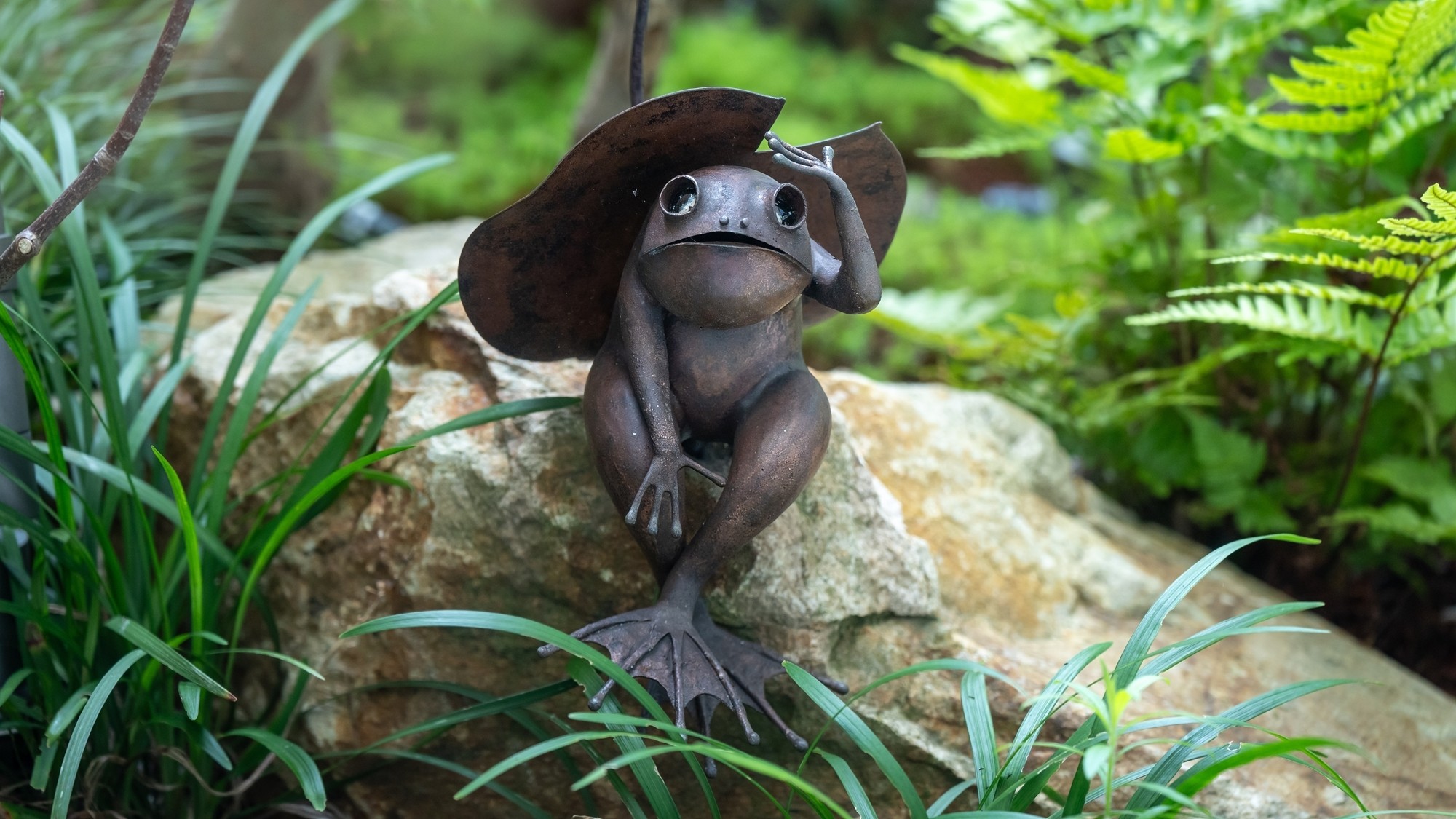 【エントランス】アプローチではウサギやカエルがお出迎え。