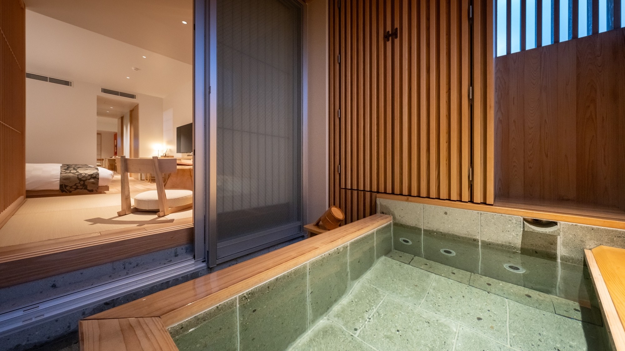 【バスルーム／スタンダードルーム】時間を気にせずのんびりと入浴をお楽しみいただけます。