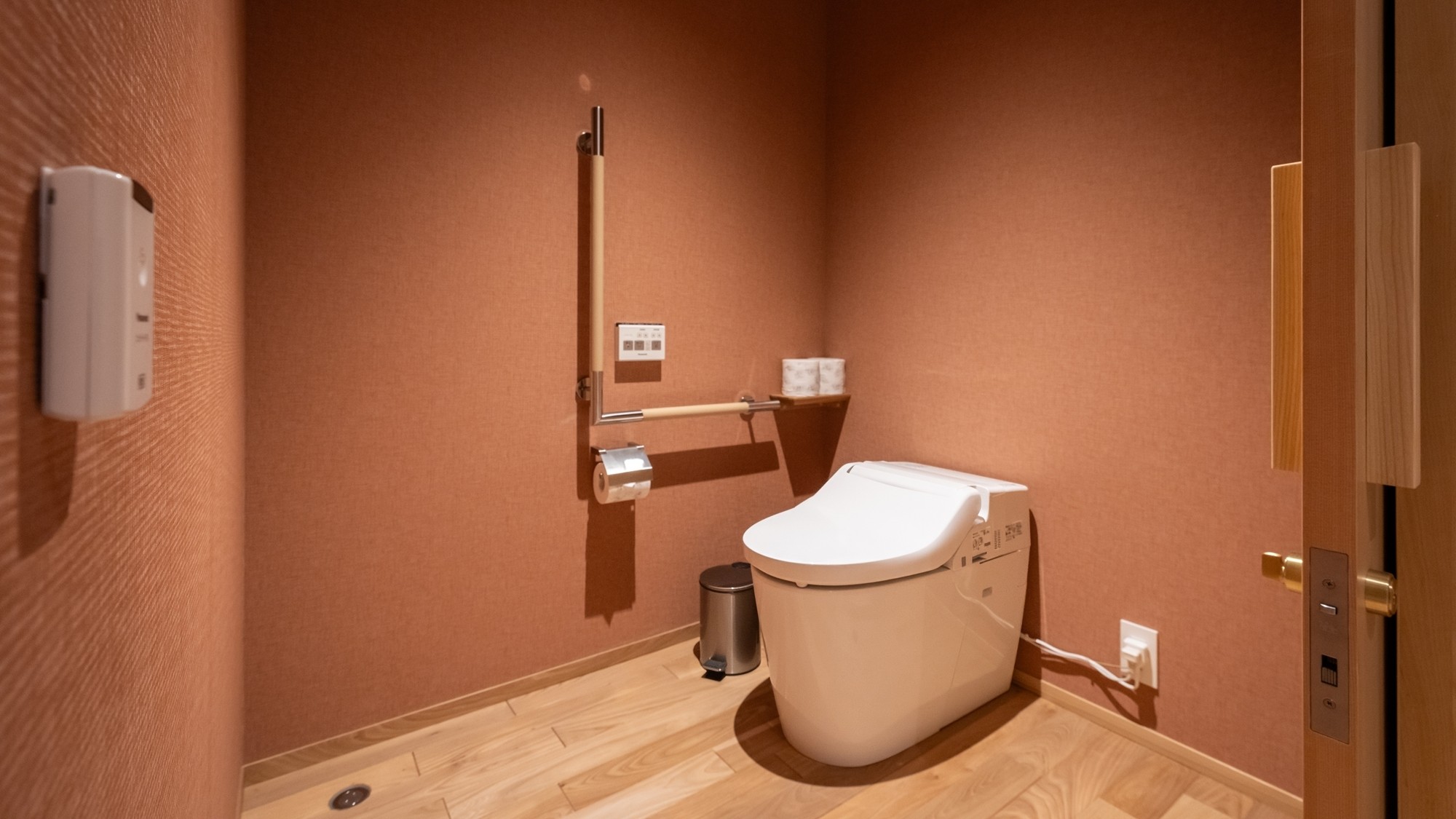 【客室設備／洗浄機能付トイレ】全室に洗浄機能付トイレを備えております。