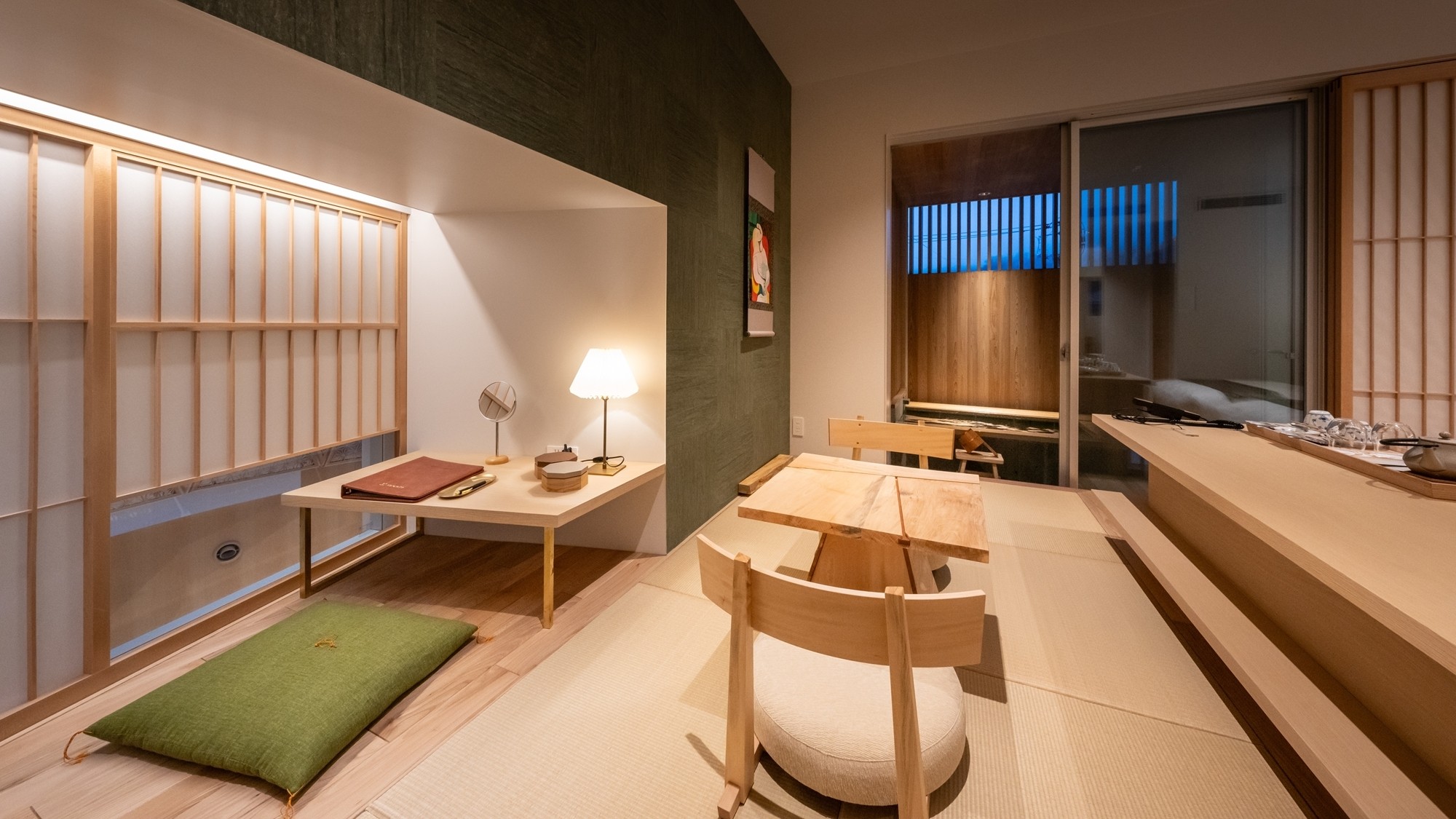 【スタンダードルーム】42.89～46.47平米　心安らぐ小上がりの和室空間を備えております。