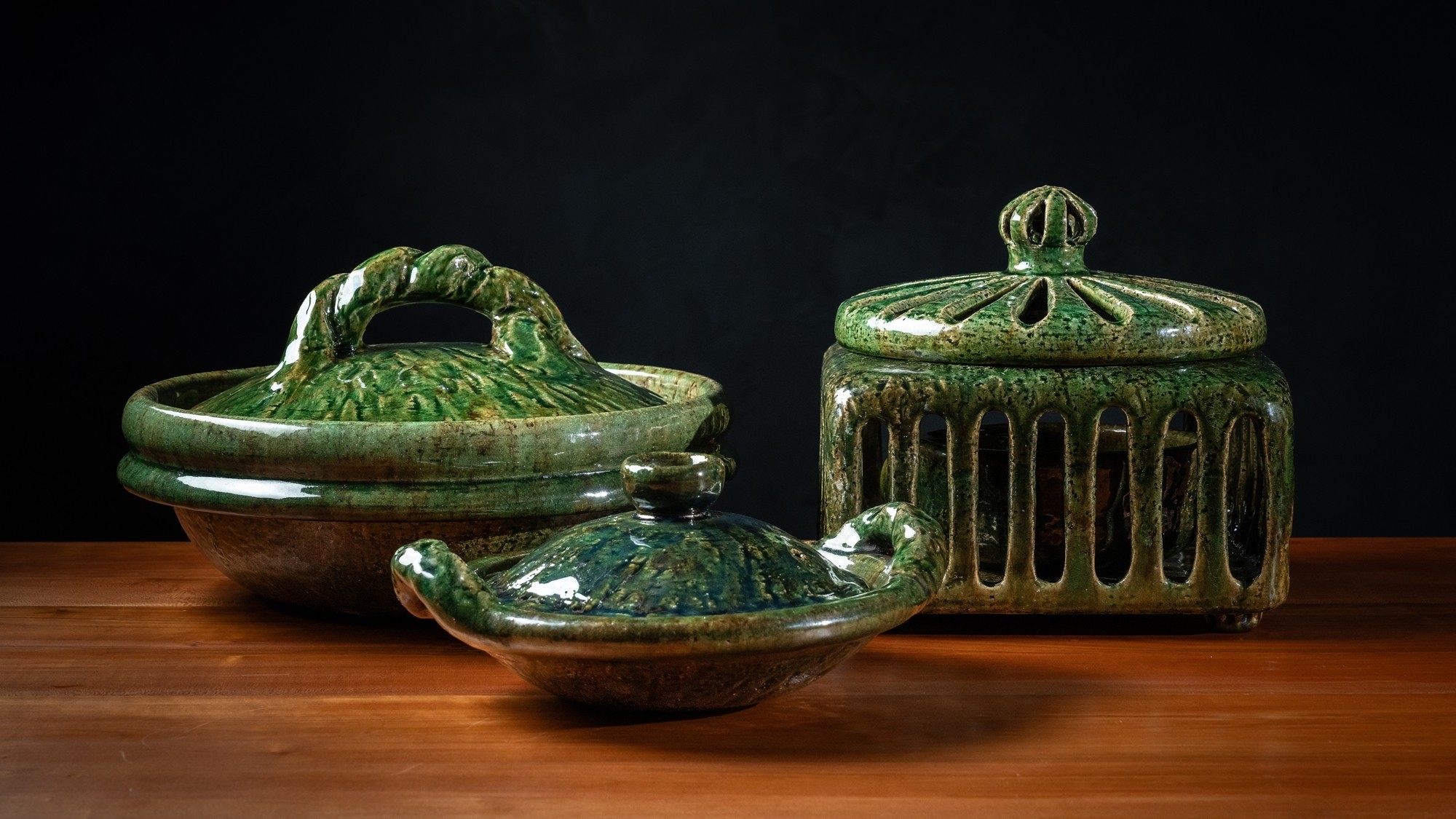 【こだわりの器】こだわりの特注の器を、日本の四季にあわせて変更し使用しております。