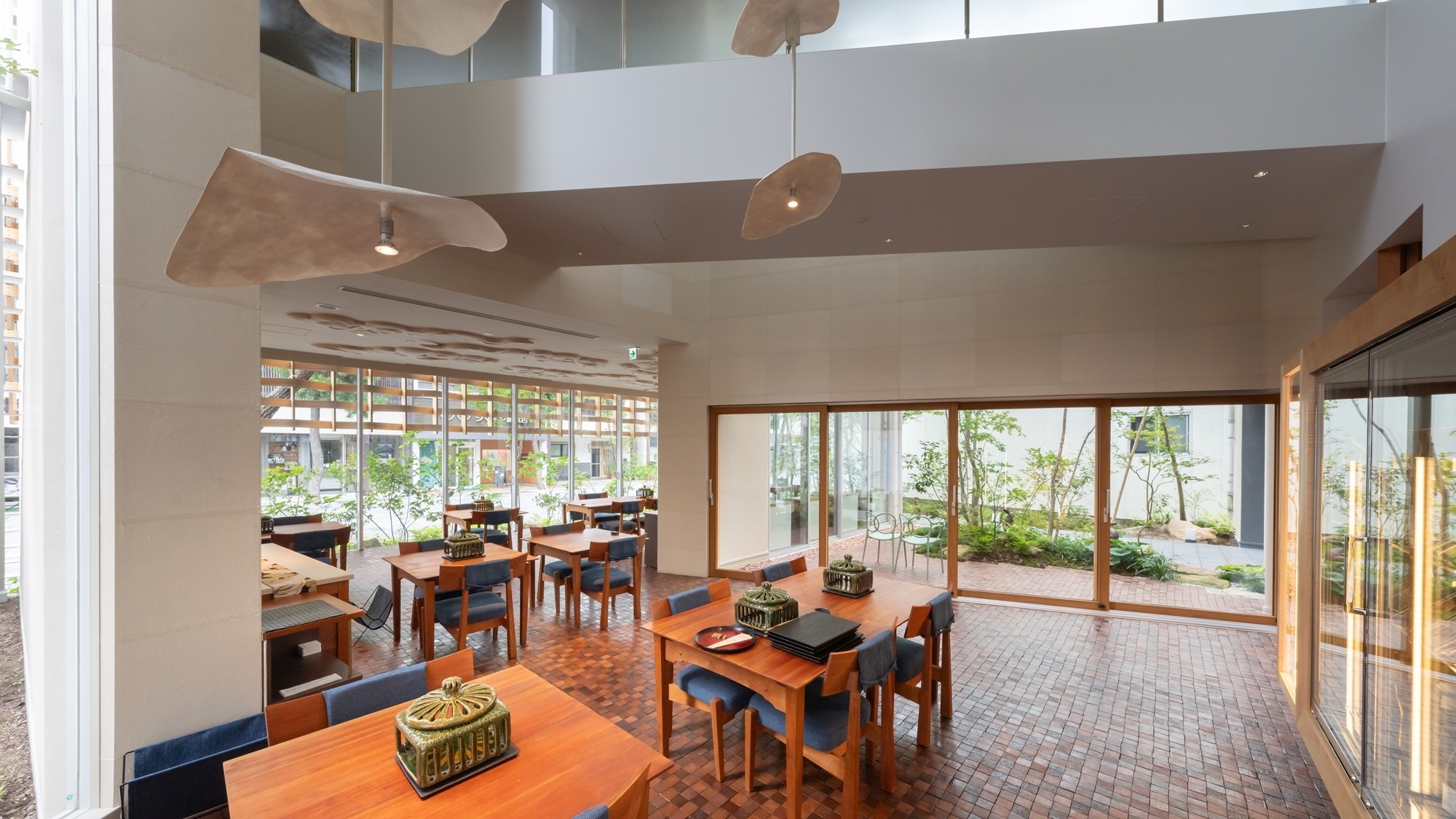 【レストラン】季節ごとに変わる料理の味わいを、落ち着いた雰囲気の中でお楽しみください。