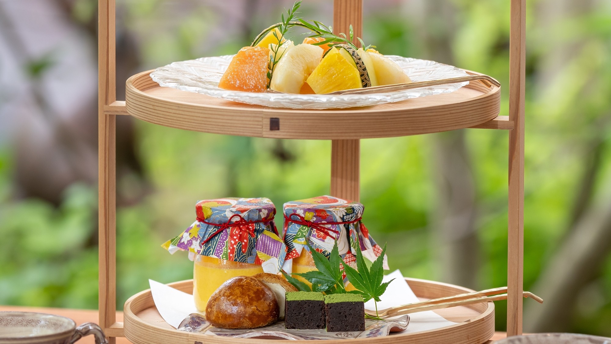 【朝食／デザート】季節のフルーツやお抹茶を使った焼き菓子などをご提供いたします。