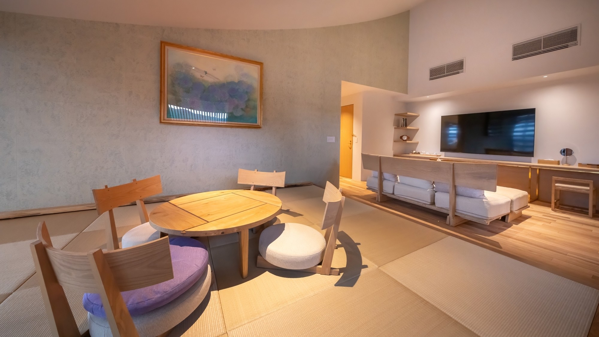 【スイートルーム】61.40～69.17平米　柔らかな灯りが広がる空間で寛ぎの時間をご堪能ください。