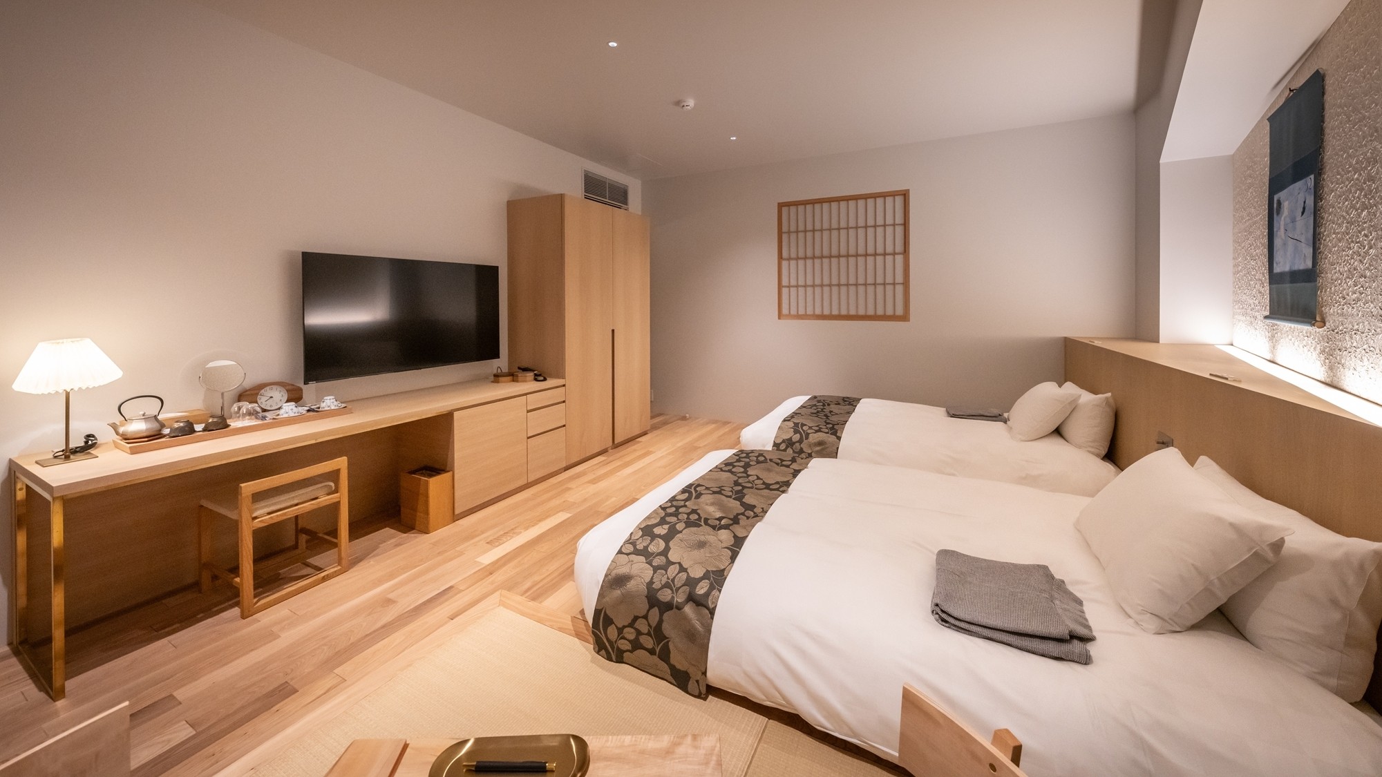 【デラックスルーム】47.76～49.42平米　お部屋には上質なインテリアを配しております。