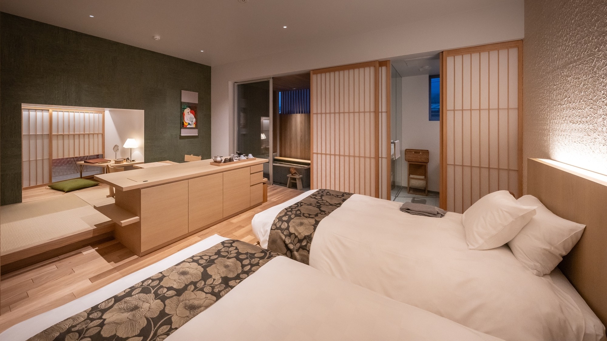 【スタンダードルーム】42.89～46.47平米　全室に備わった半露天風呂で温泉をお楽しみください。