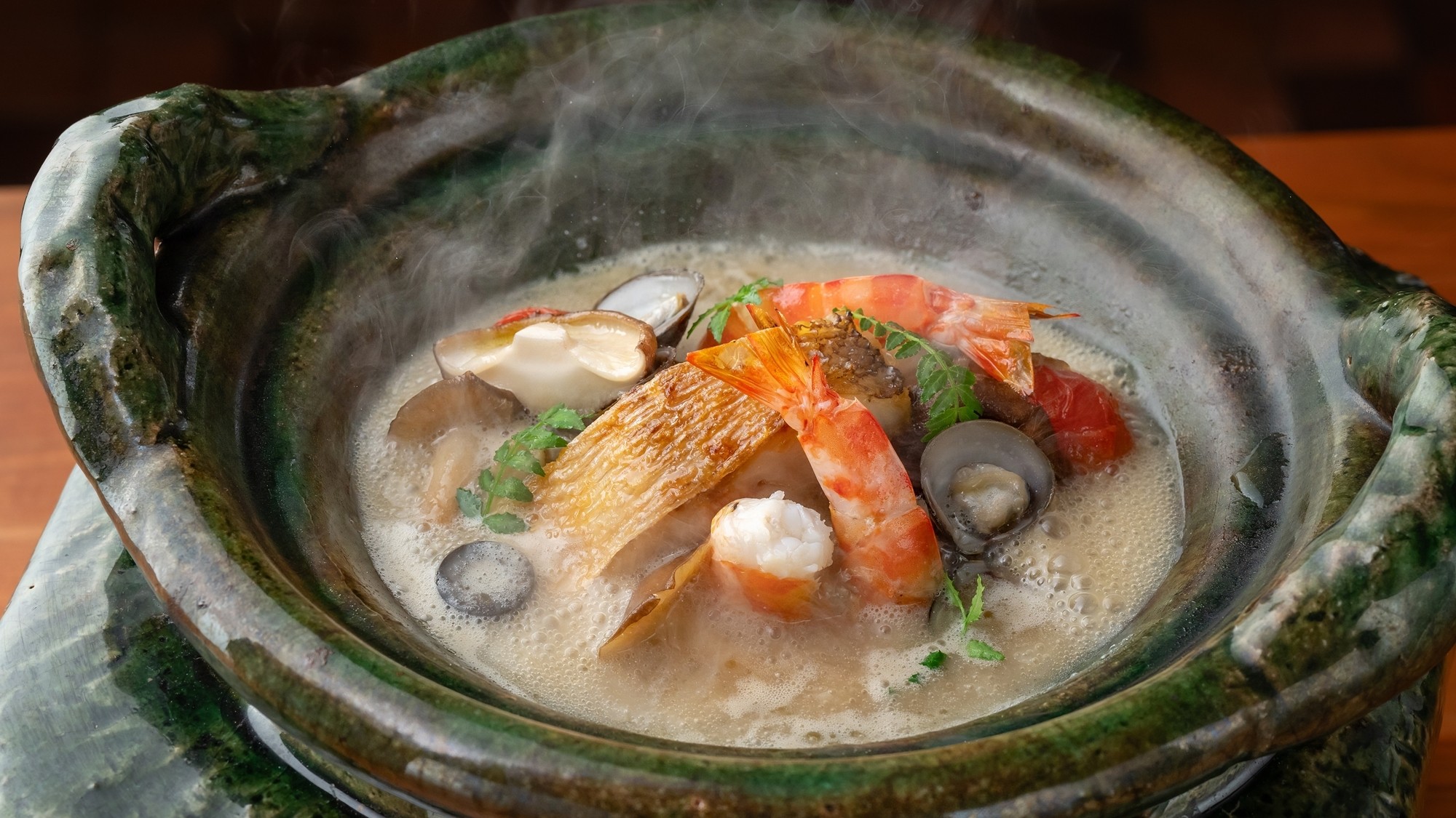 【夕食一例】魚介を存分に使用した逸品を心ゆくまでご満喫ください。