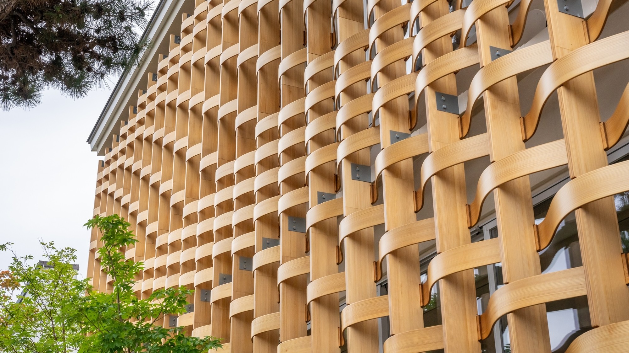 【外観】細部にこだわった自然素材を活かした造りで仕上げております。