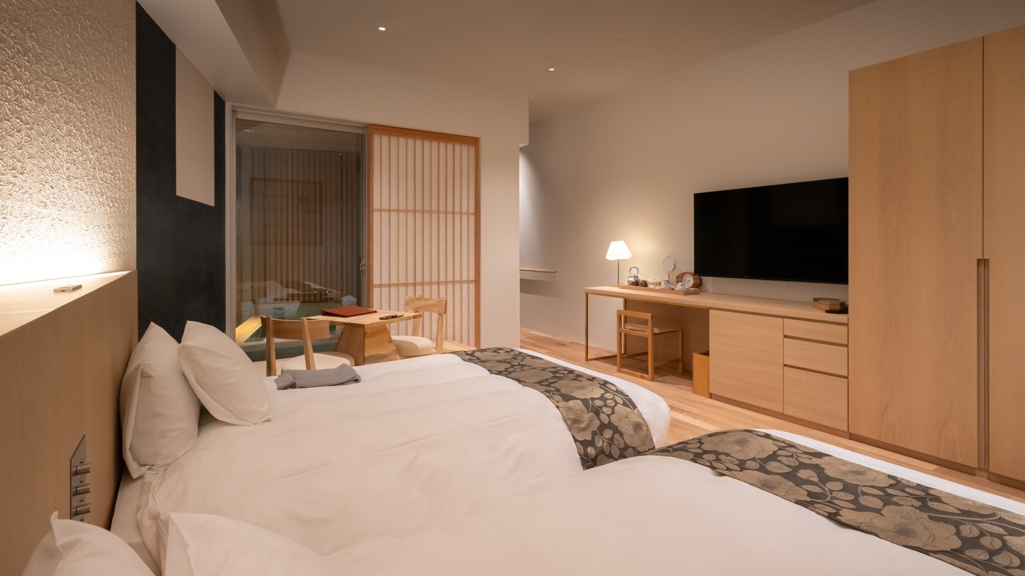 【デラックスルーム】47.76～49.42平米　神々が集う地で、非日常なご滞在をご満喫ください。