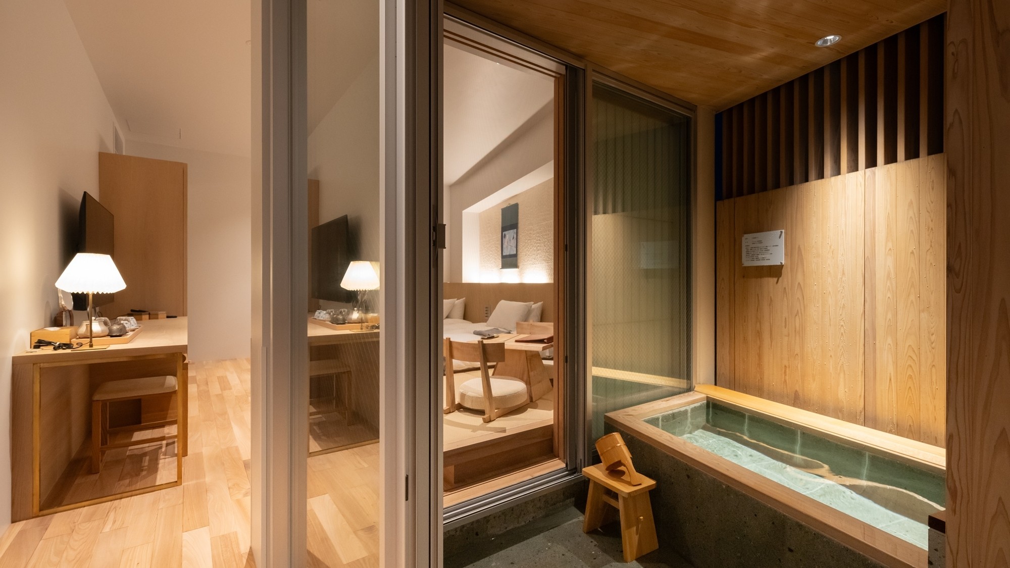 【バスルーム／デラックスルーム】出雲の伝統と風情を感じさせる贅沢な空間をご満喫ください。