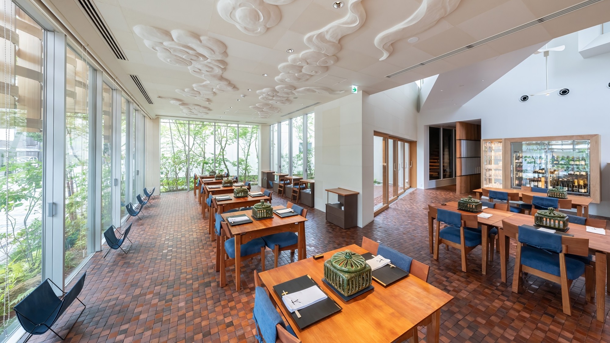 【レストラン】お客様お一人お一人のお好みや体調に合わせた料理をご提供いたします。