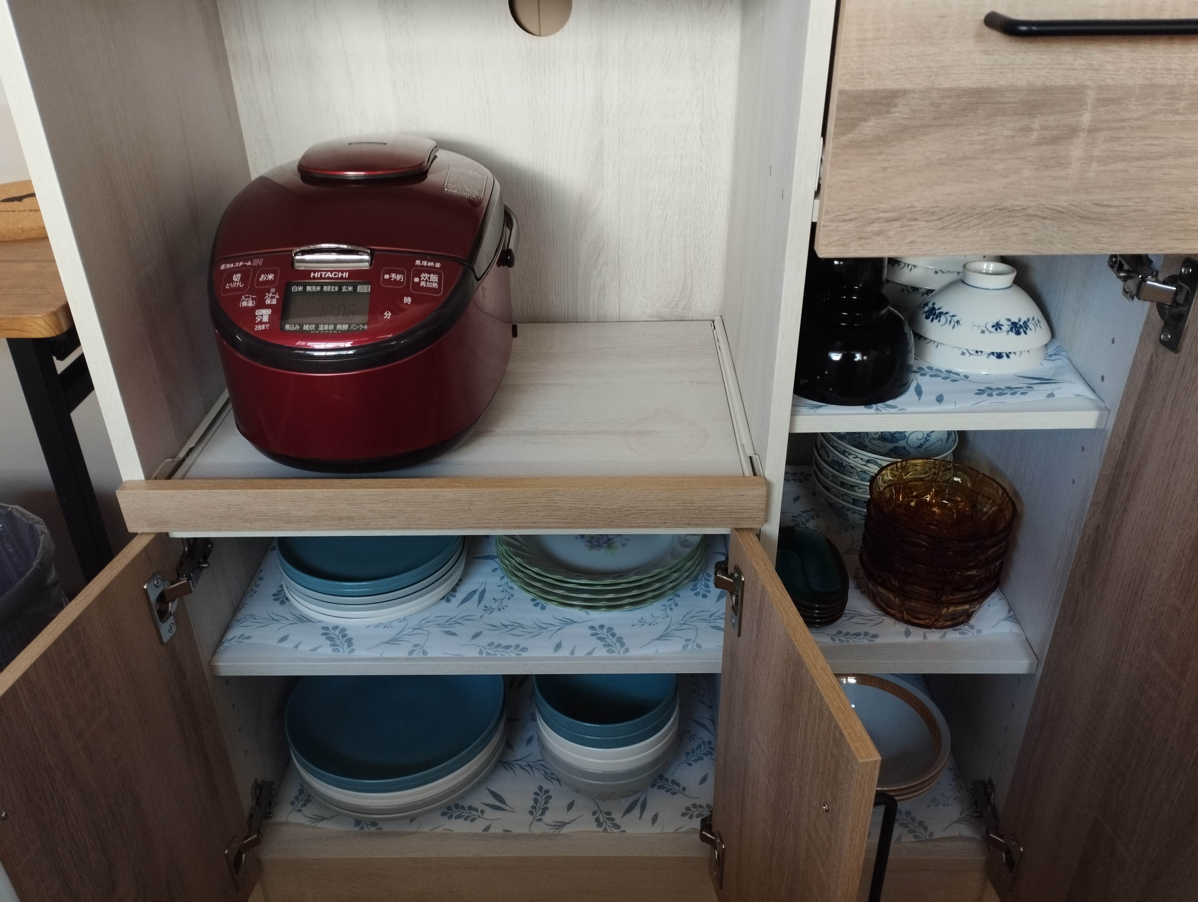 古民家民泊　橋ノ舎（はしのや）　キッチン　食器棚