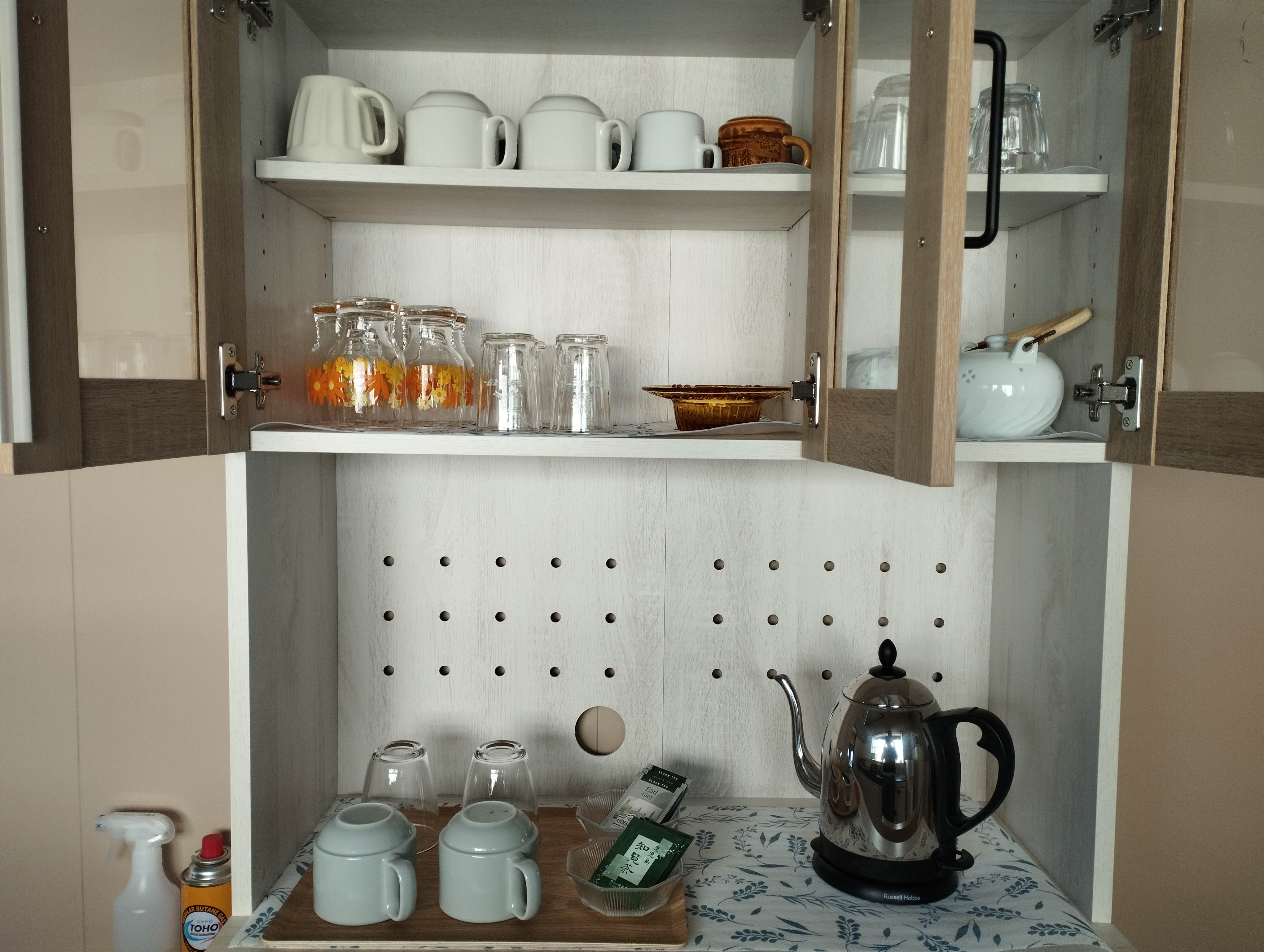 古民家民泊　橋ノ舎（はしのや）　キッチン　食器棚