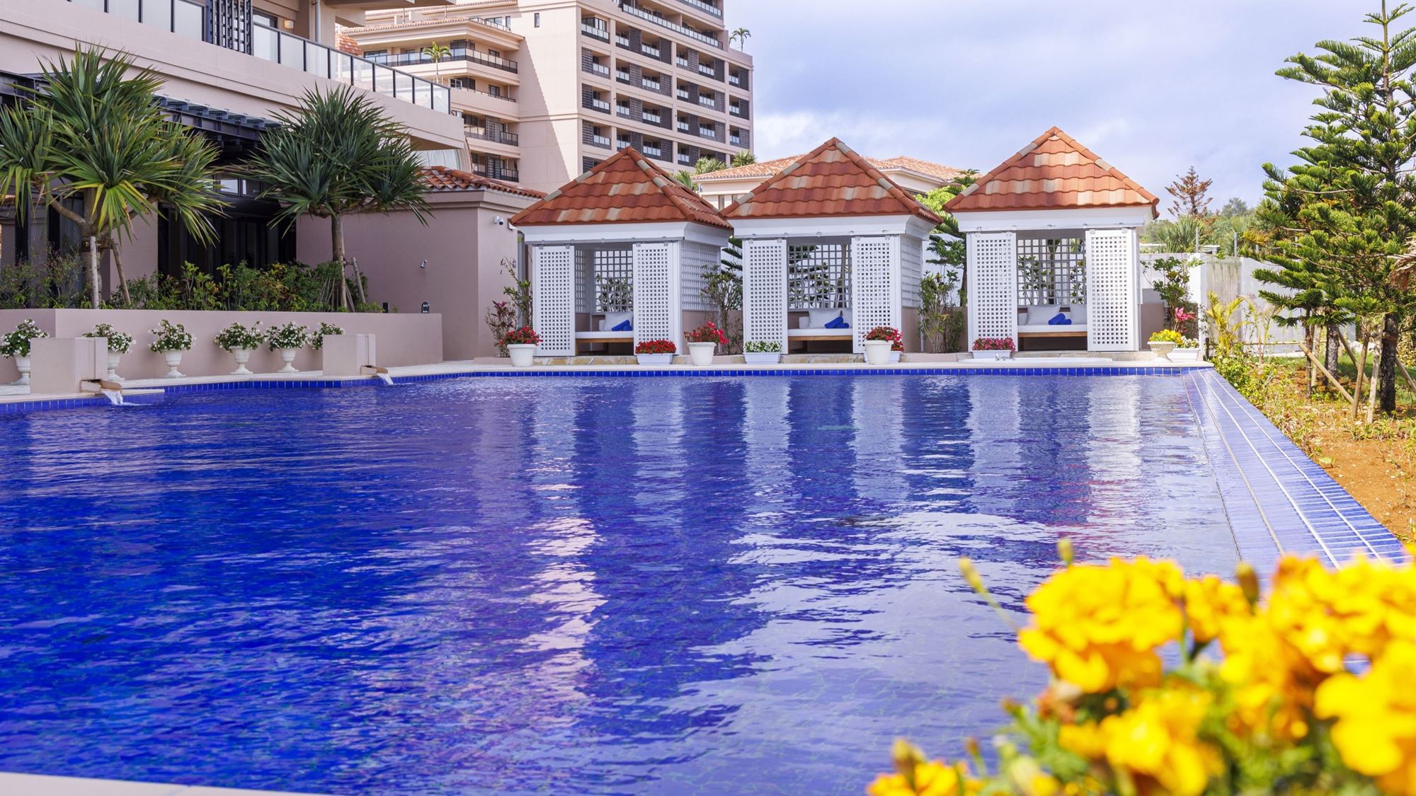 海と空の自然に包まれ、優雅な自由を愉しむ3-5連泊のLONG RESORT STAY/食事なし