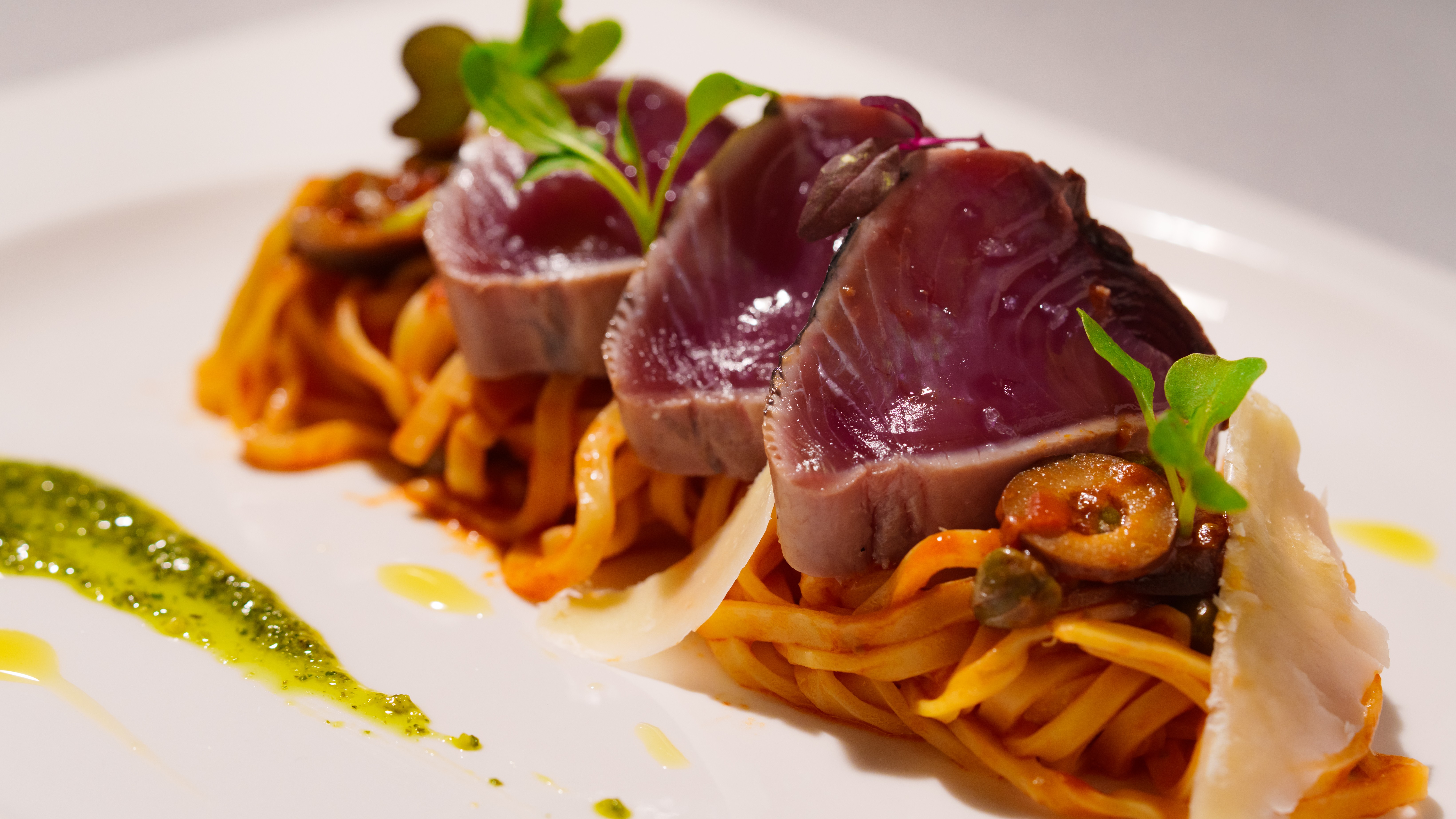 【隣接レストラン/シギラタートルベイ】宮古島の新鮮な魚介と島野菜を贅沢に使用した本格シーフード料理。