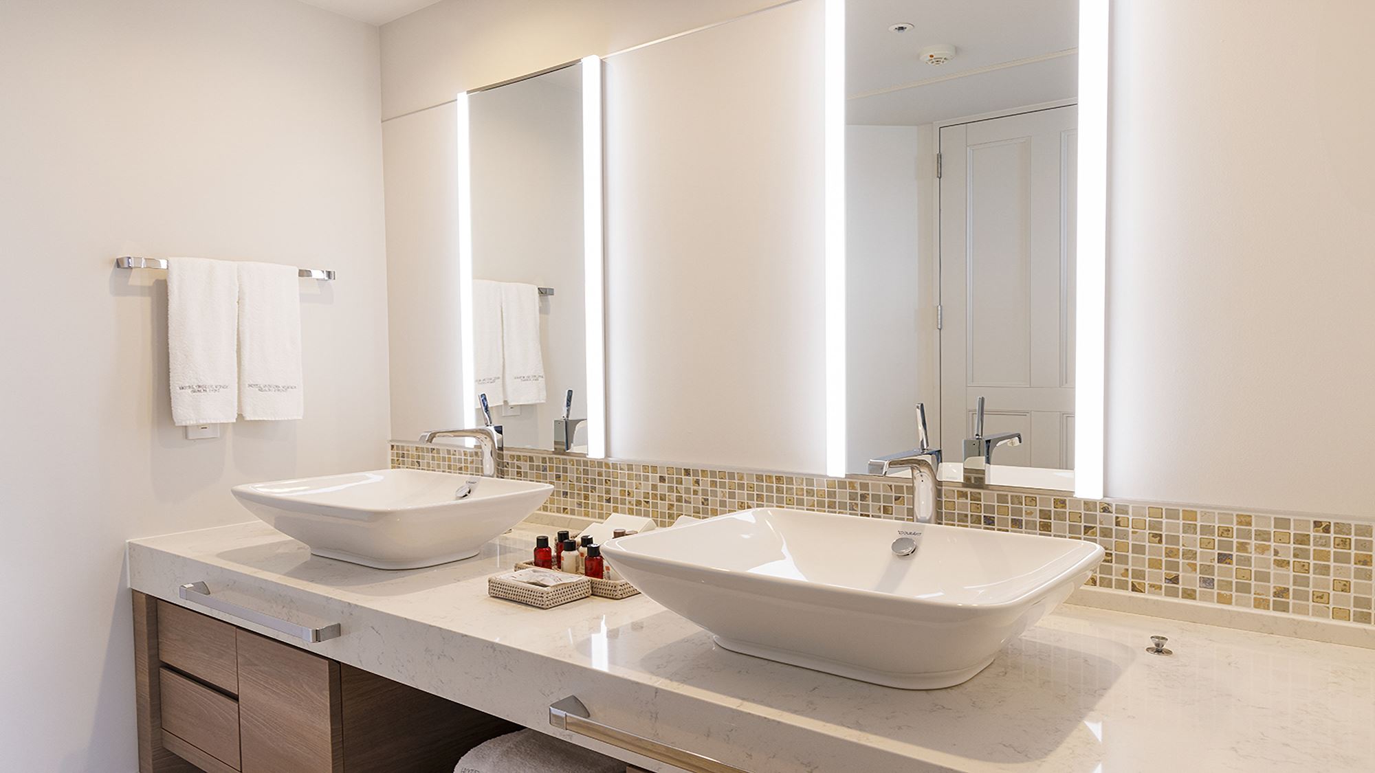 【プレミアデラックスコーナースイート2ベッドルーム（148平米/5-9階）＜オーシャンビュー＞】