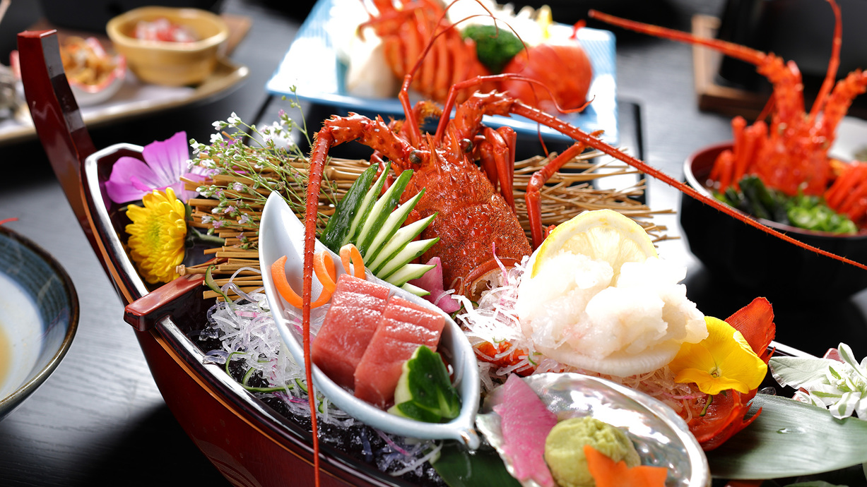 和歌山紀南の高級食材『伊勢海老』を豪快にたべ尽くす　伊勢海老づくしプラン【萱】