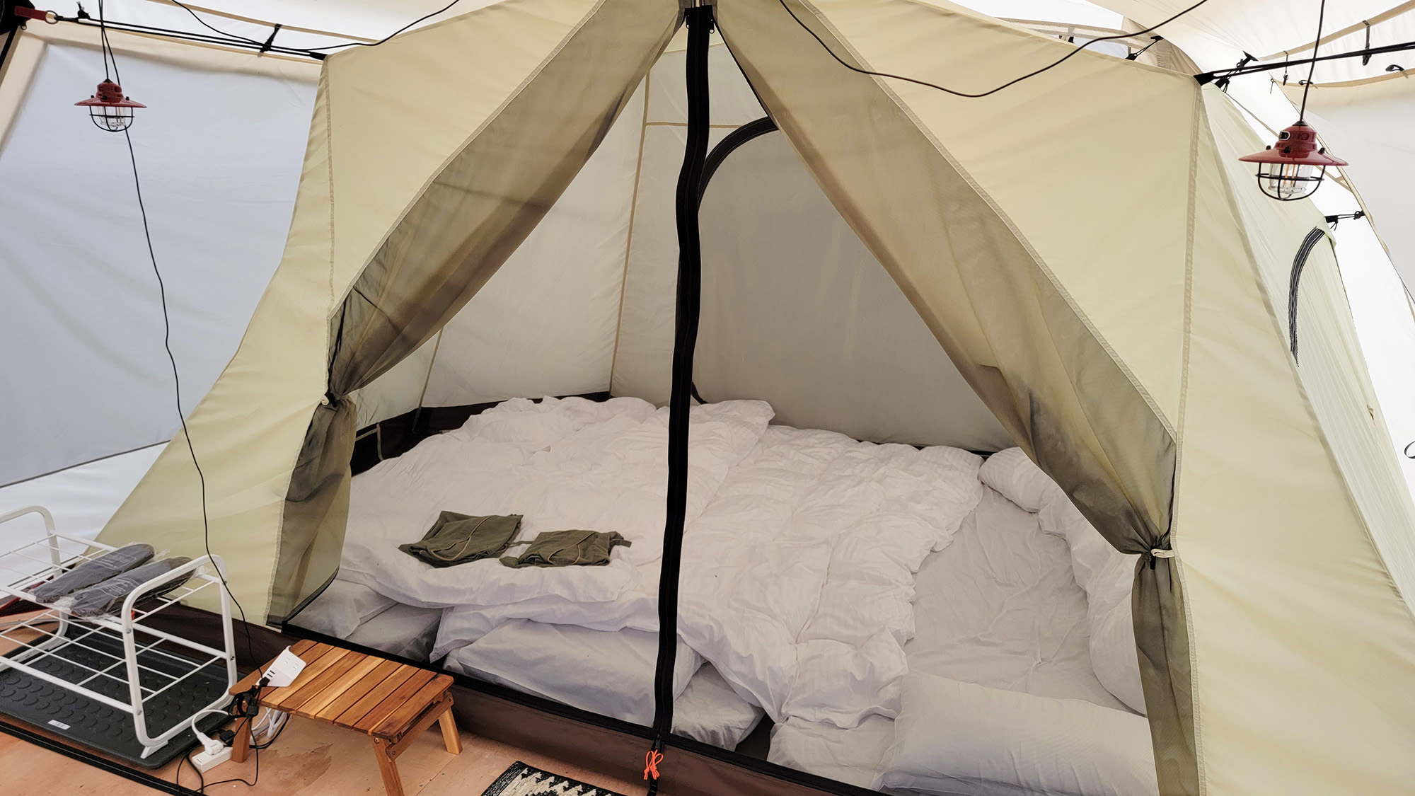 ・【Cサイト】白を基調とした清潔感ある空間。ゆったりとお過ごしください