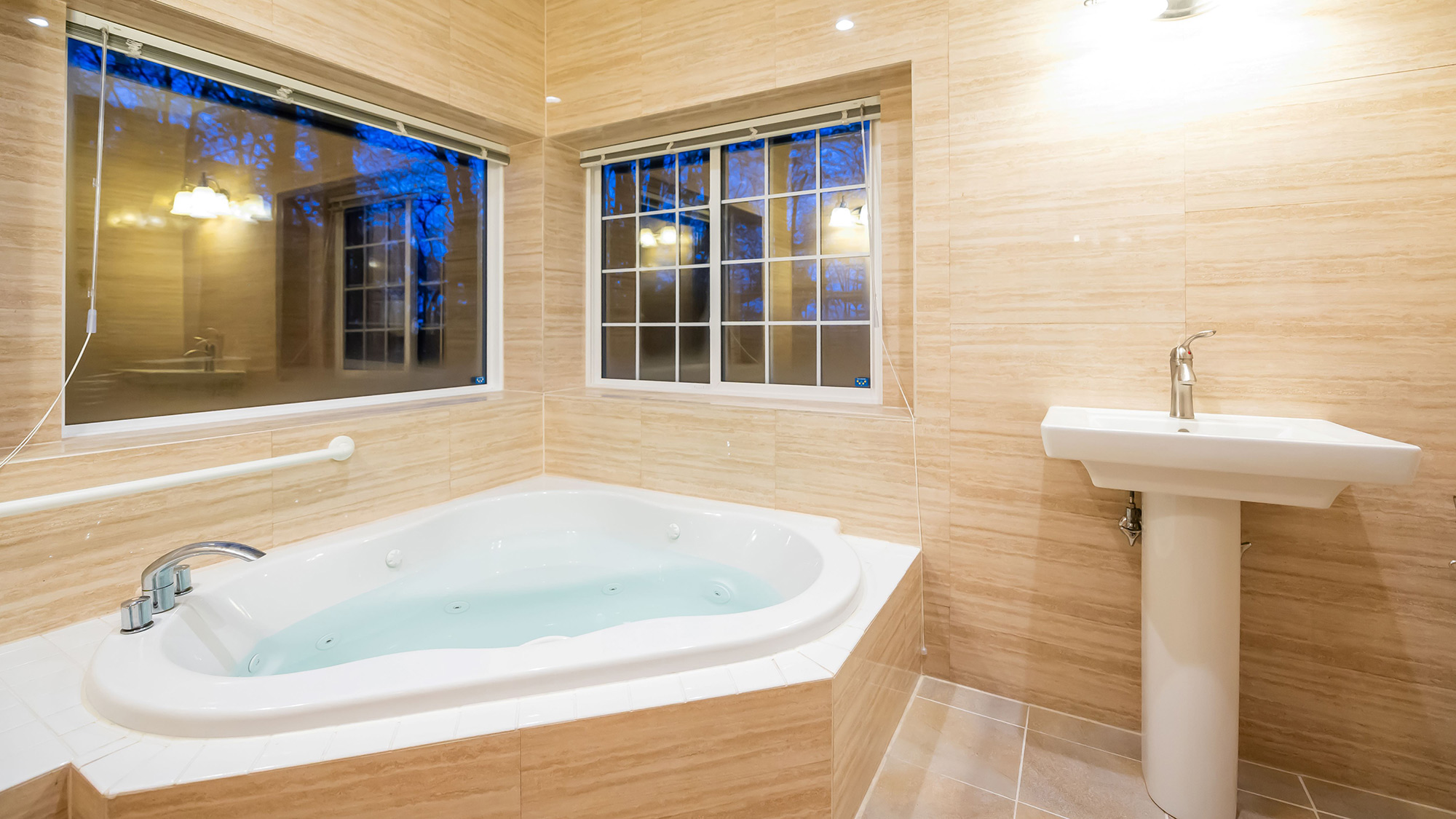 ・【チモシー／ジャグジー】森の景色を楽しみながら心も体もほぐれるジャグジータイムをどうぞ