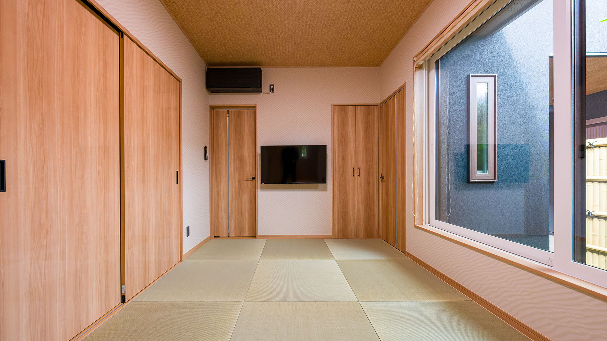 ・【鳳凰館・和室】畳のお部屋で足をのばしてお寛ぎください