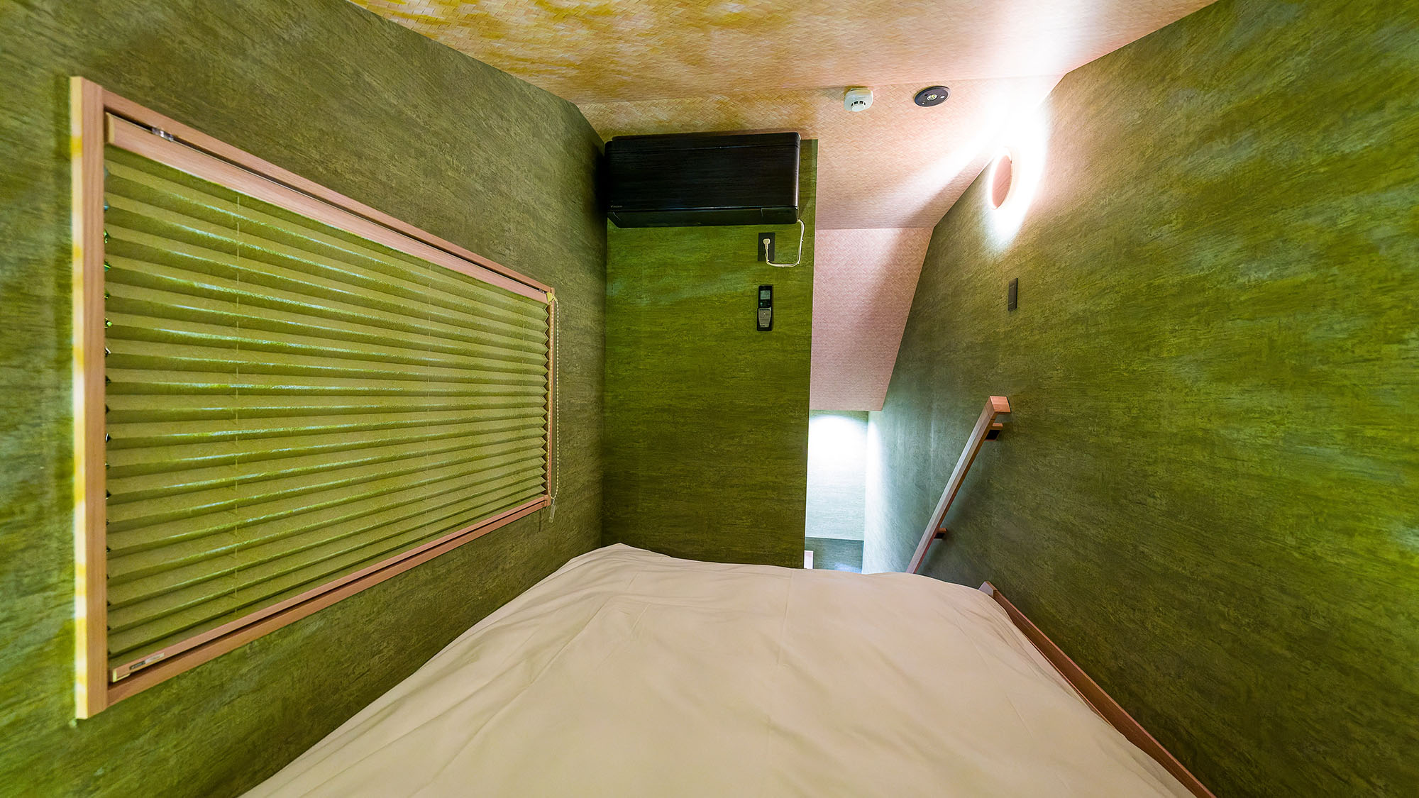 ・【鳳凰館・和室】中2階の部分にある3帖ほどの隠し部屋