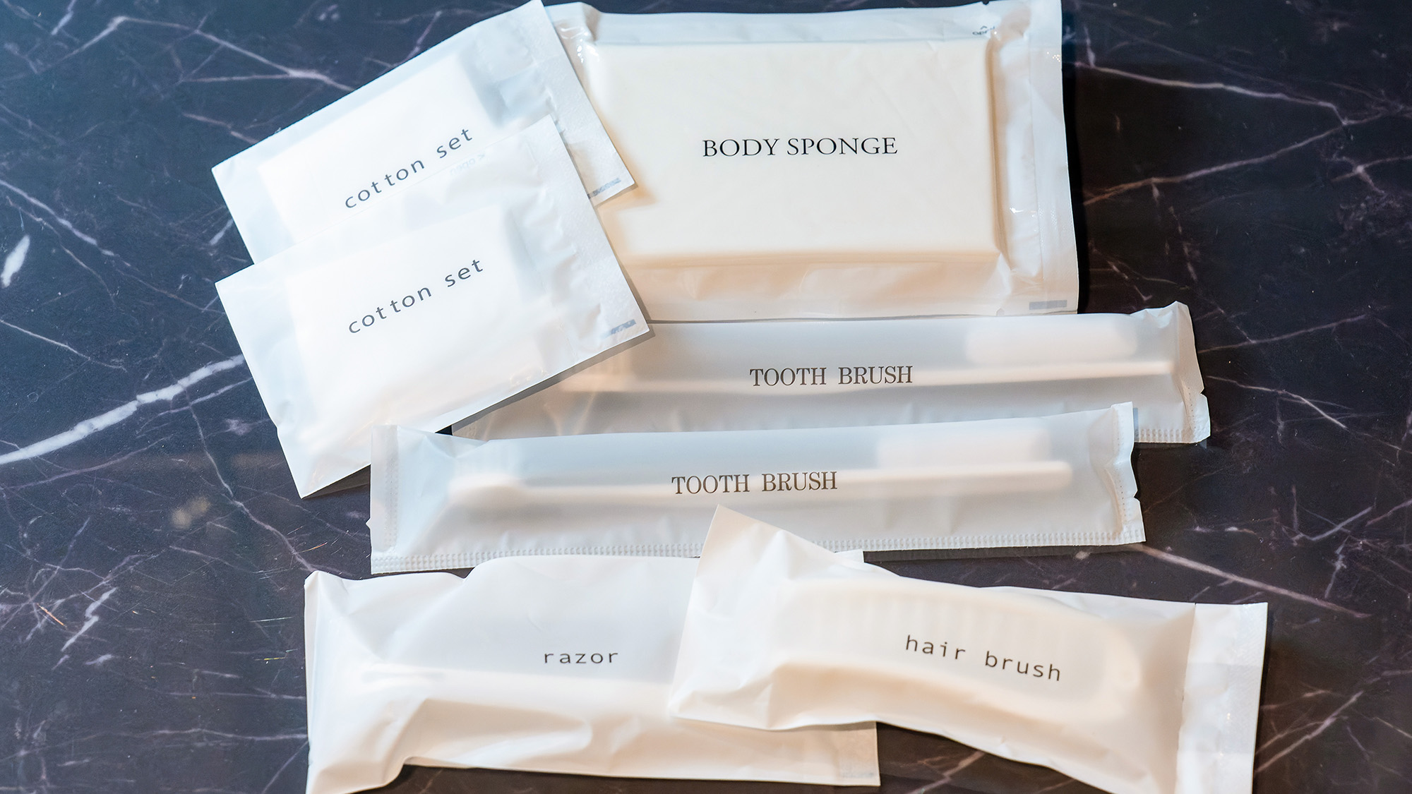 ・【鳳凰館・アメニティ】充実のアメニティ類。ご自由にご利用ください