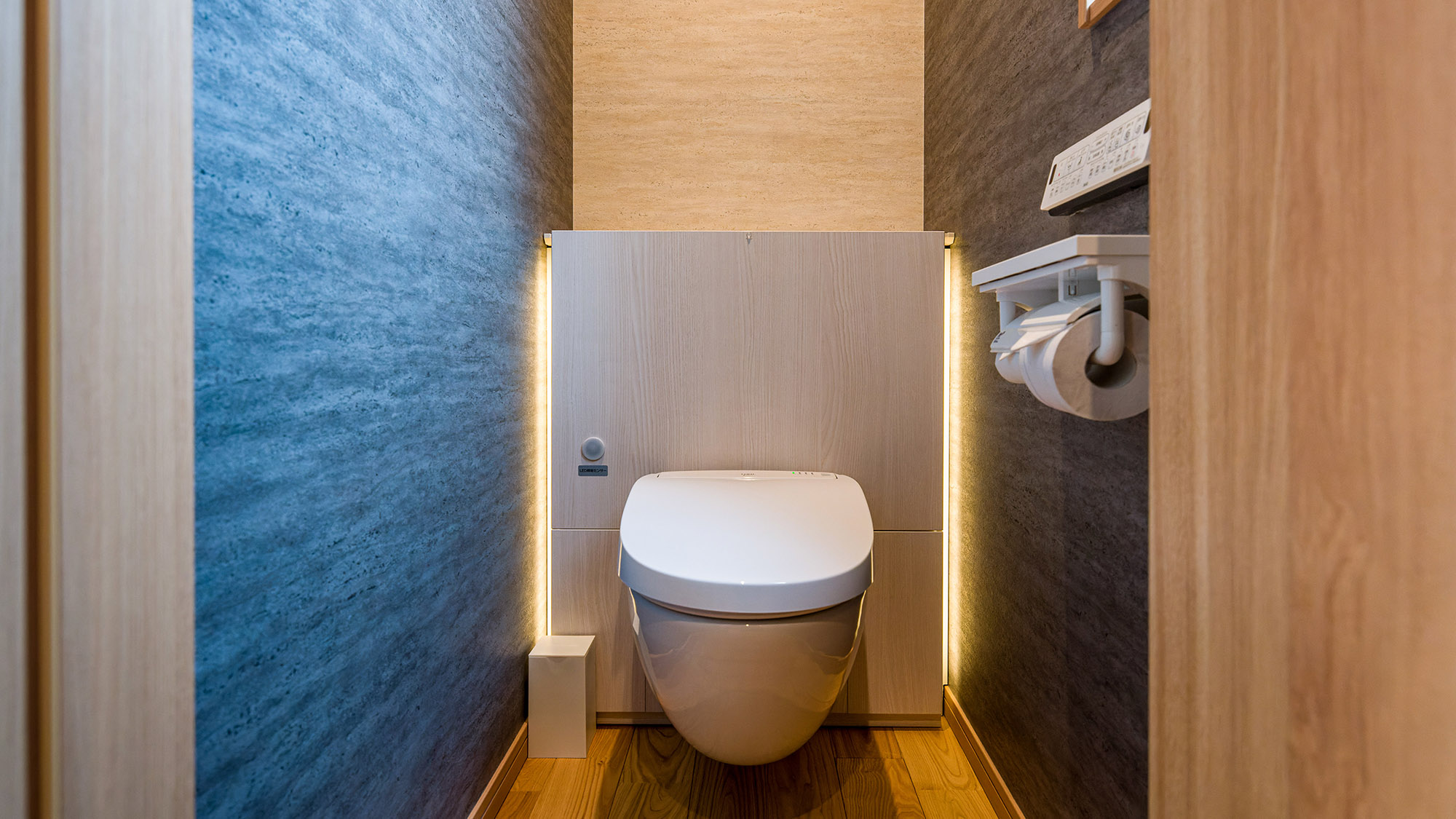 ・【鳳凰館・トイレ】清潔感のある洗浄機能付きトイレ