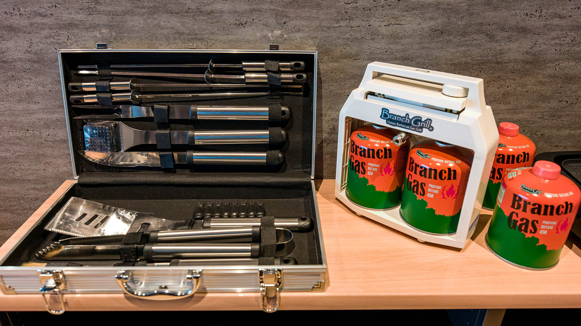 ・【鳳凰館・BBQ】BBQ設備もご利用可能（別途有料）、追加のガス缶は1本1,000円です