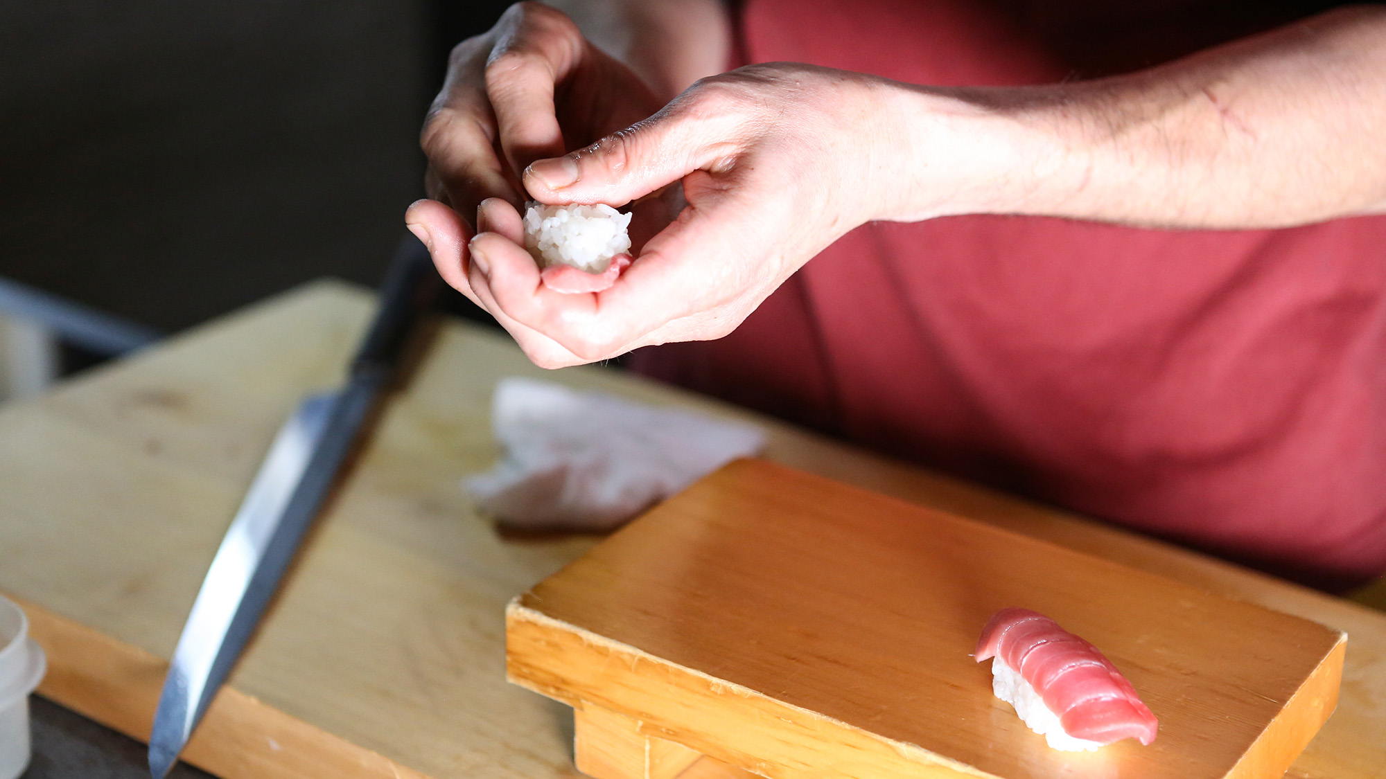 ・【鳳凰館・出張寿司】職人が目の前で寿司を握ってくれるサービスもあります（別途有料）