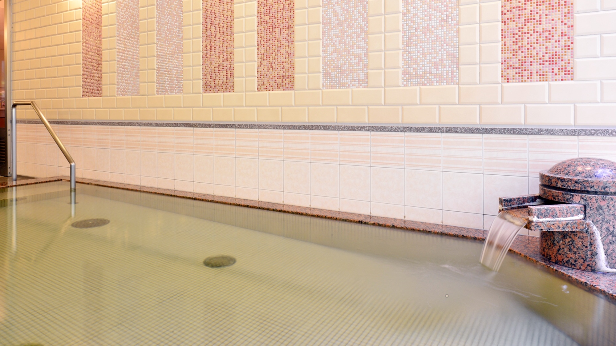 *大浴場　内湯　　歴史のある浅間温泉のお湯をこころゆくまでお楽しみください。