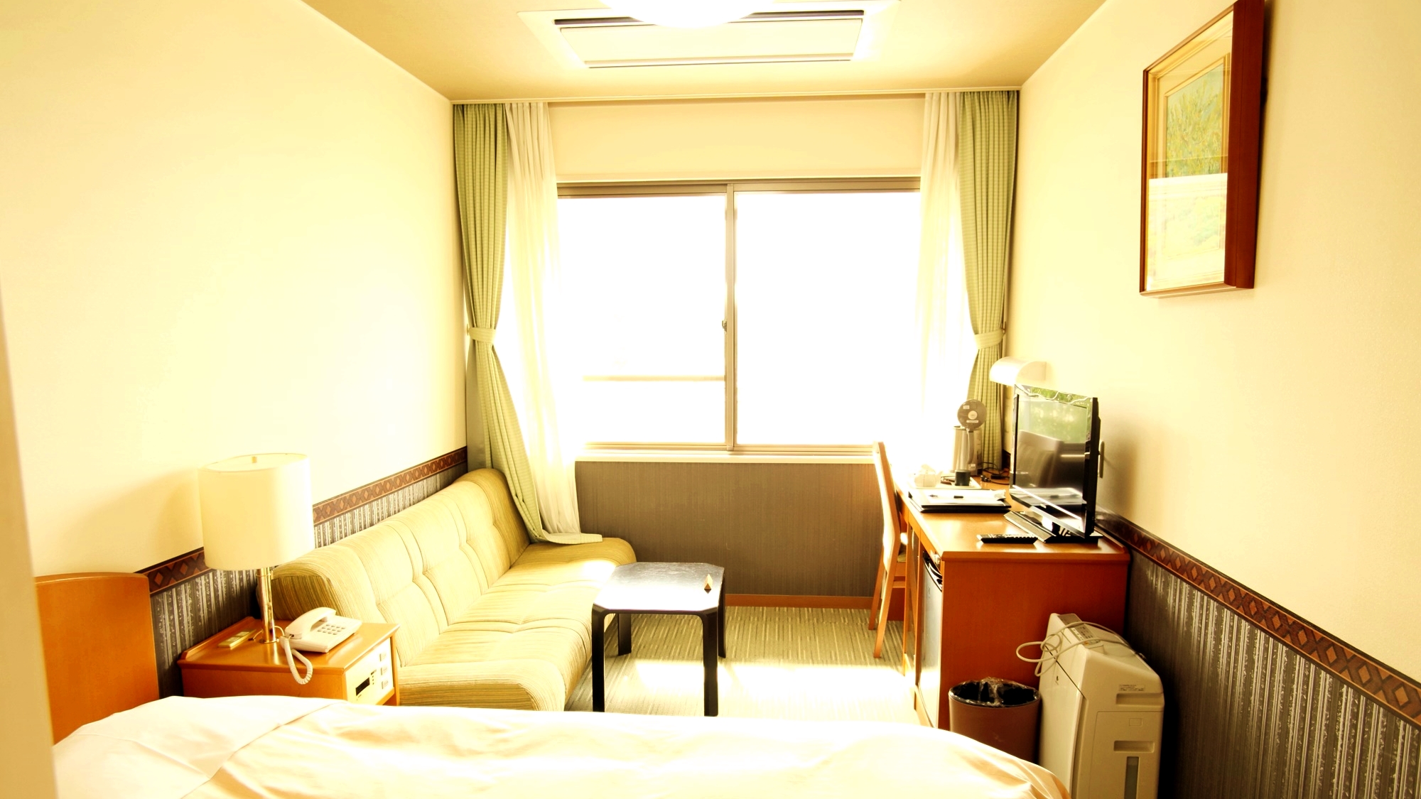 *【シングルルーム】　1人旅・ビジネスも快適♪ゆったりソファーと松本の街を見渡す眺望で休息を。