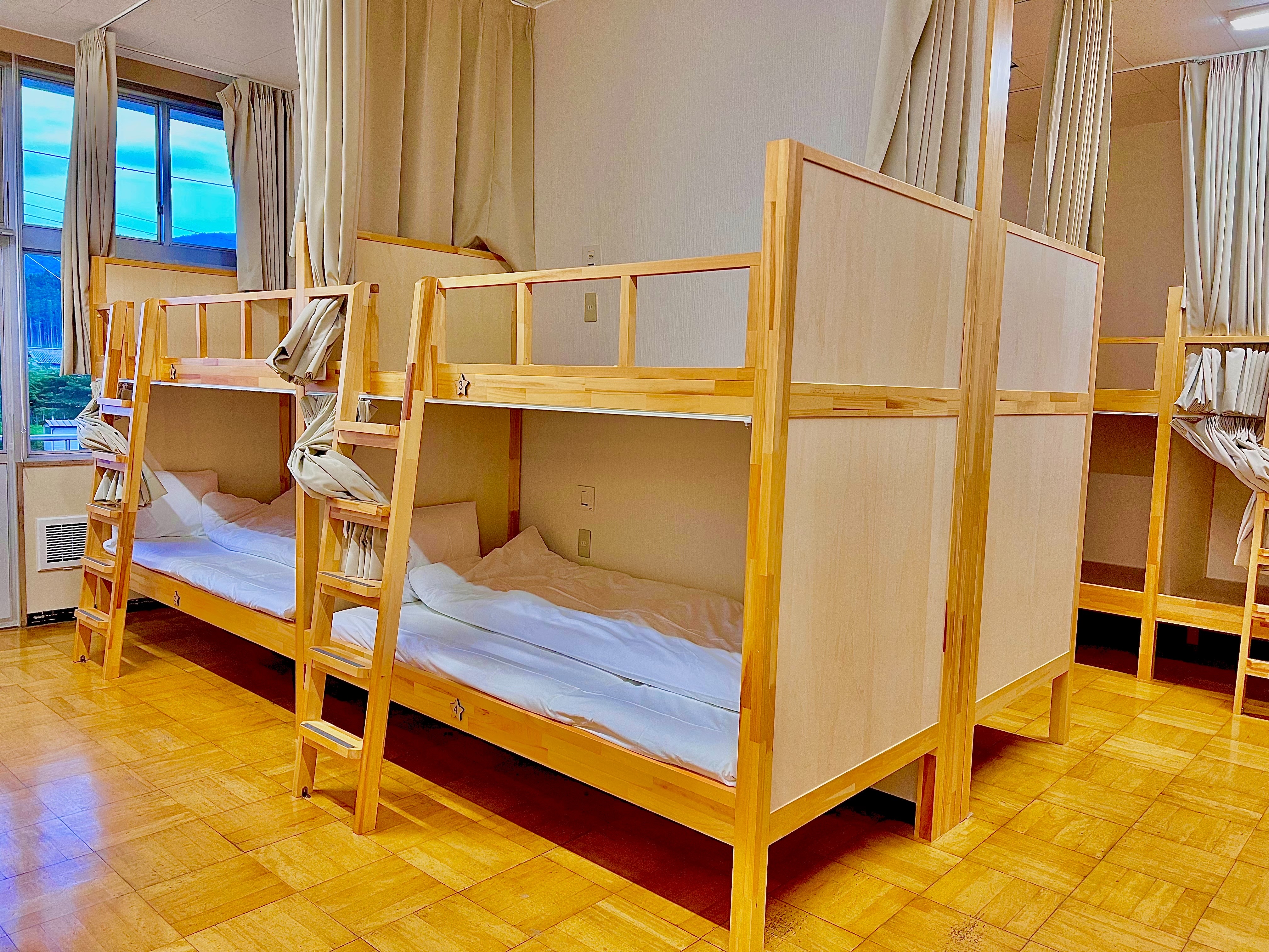 2段ベッドです。 1部屋18床となります。