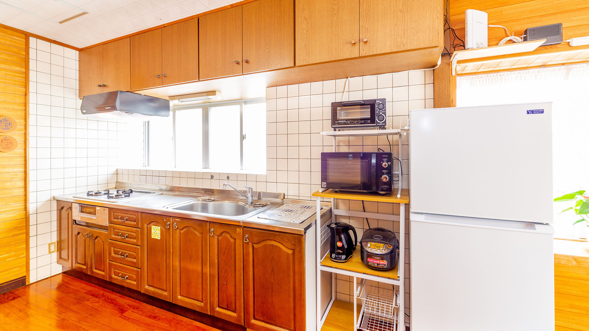 ・【キッチン】キッチン完備で自炊可能♪24Hスーパーも目の前にあり買い出しも便利です