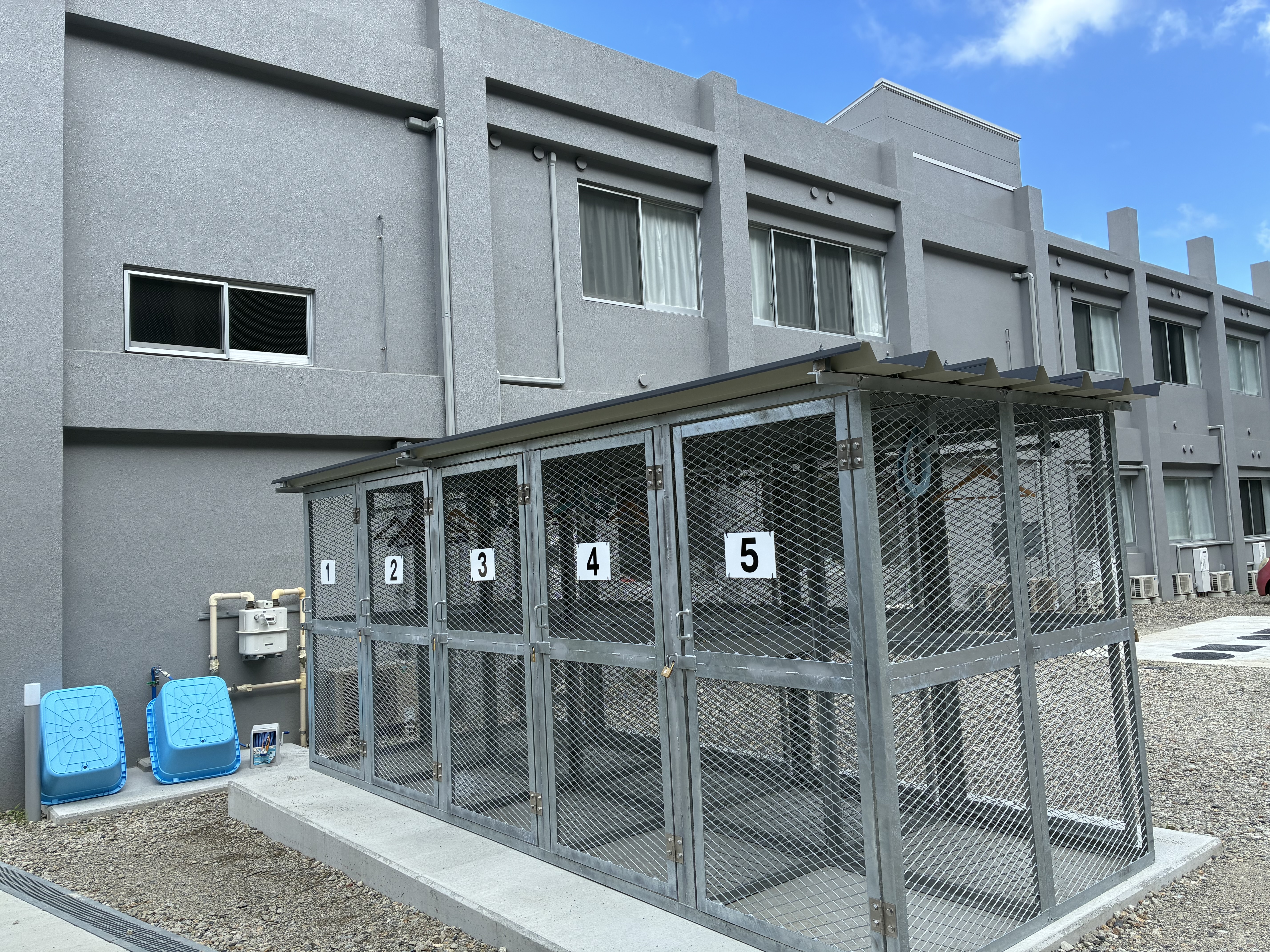 別館アネックス　ダイビング器材等　洗い場と干し場