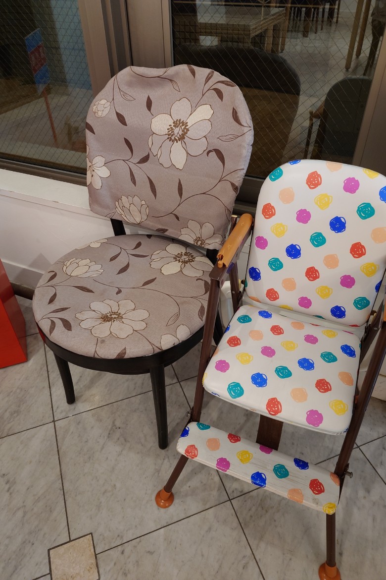 レストラン　お子様用椅子