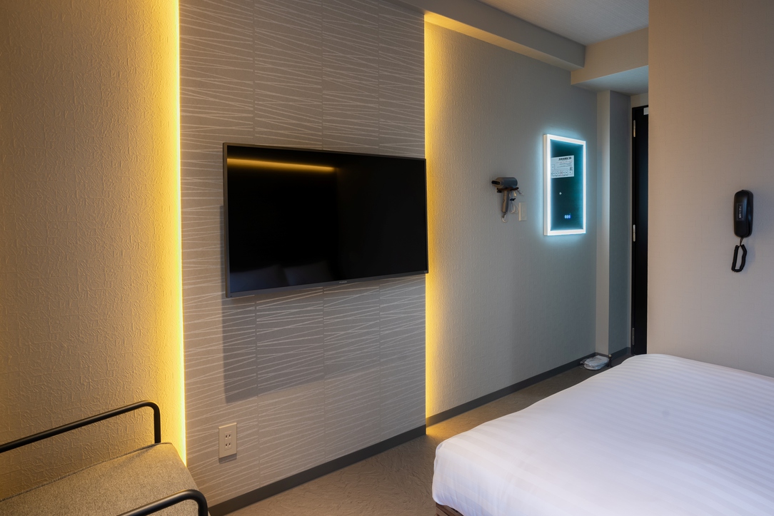 新館　ダブルルーム　テレビ