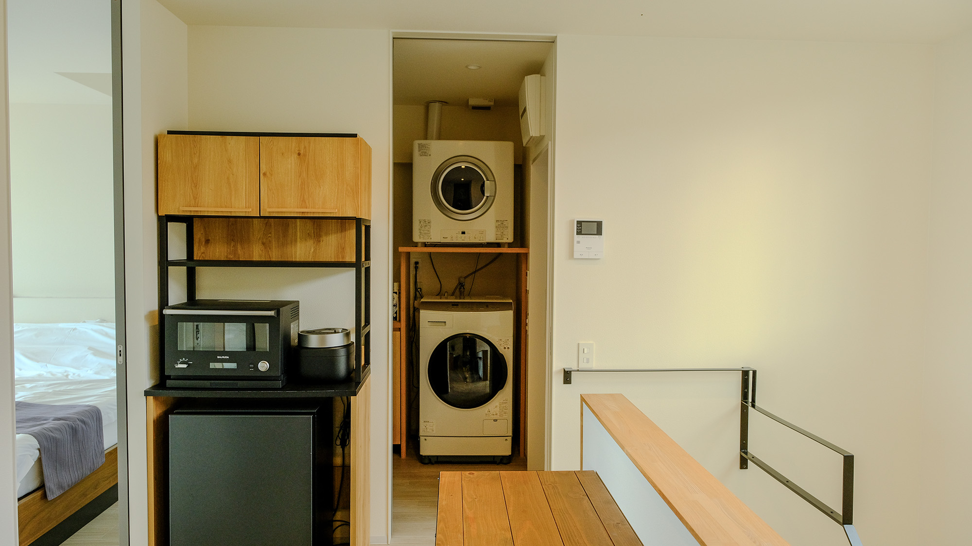 ・【A棟1・ヴィラ（テラス付）】ドラム式洗濯と乾燥機完備！かさばる衣類の荷物を減らせます