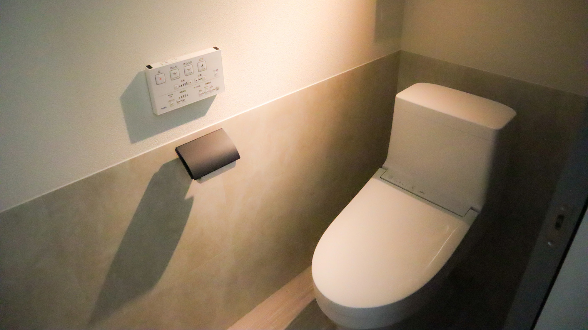 ・【A棟2・ヴィラ（テラス付）】快適に利用できる温水洗浄便座付トイレ完備