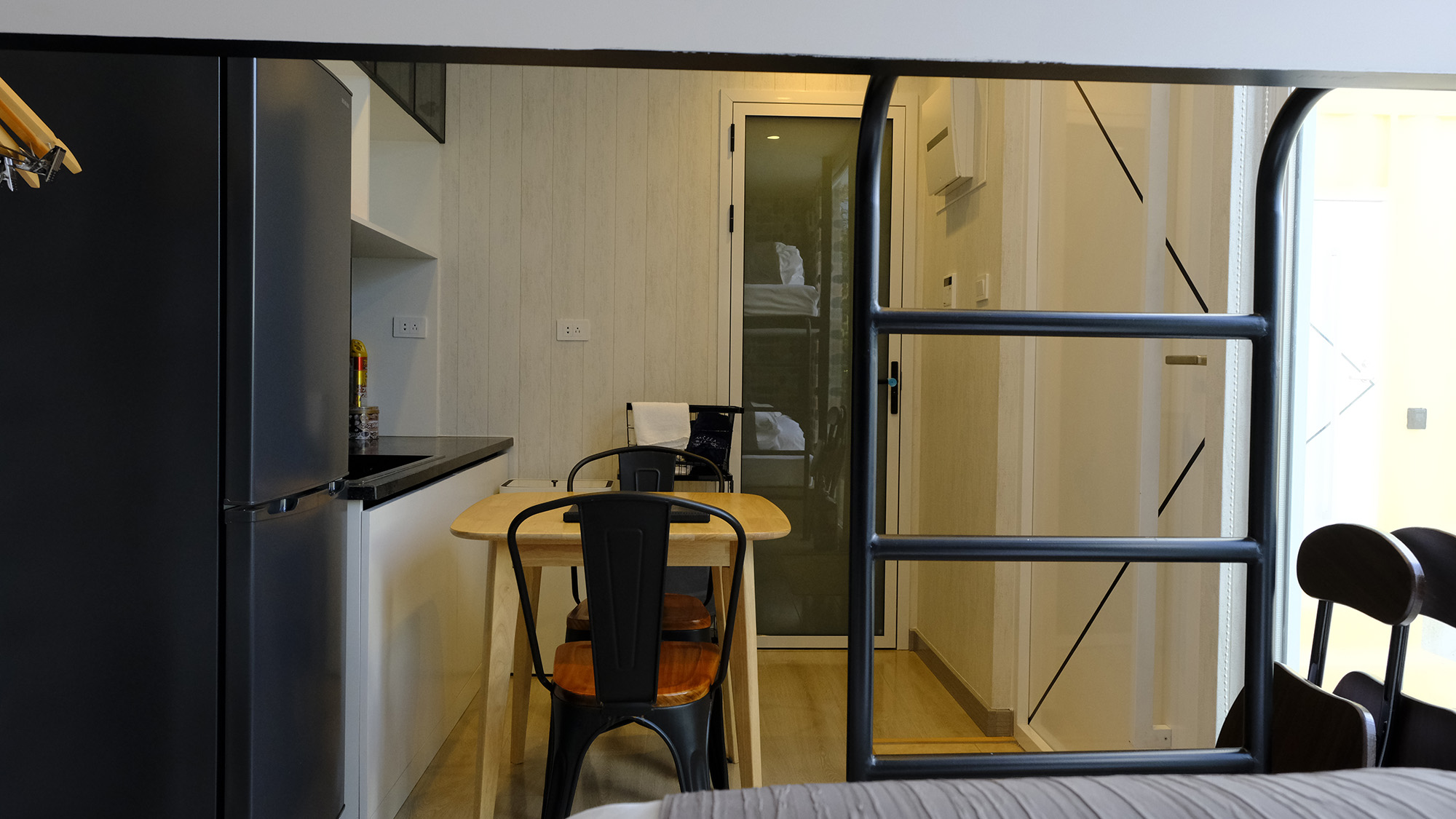 ・【シーサイド20FTコンテナB】コンパクトサイズの室内。お手軽にご利用いただけます