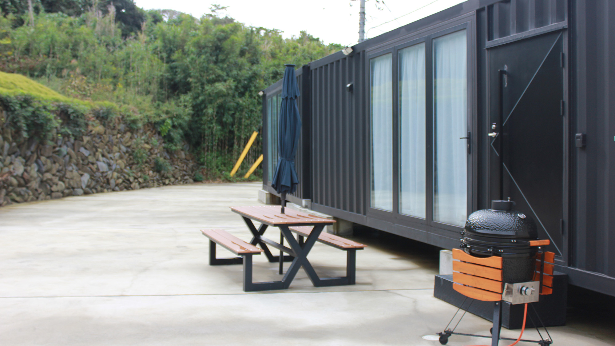 ・【コンパクトコンテナ】コンテナ前のスペースは多目的にご利用いただけます