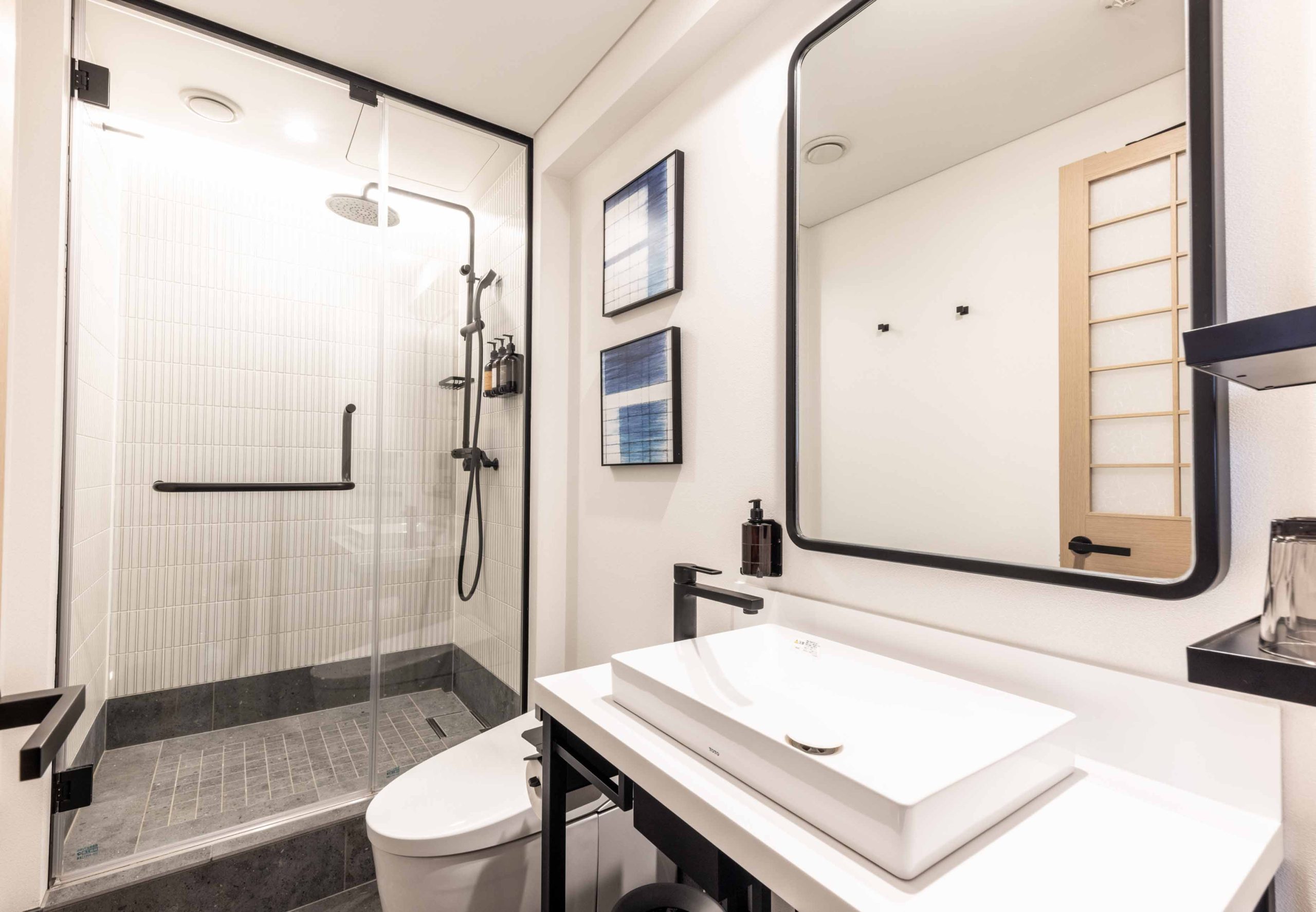 Deluxe Twin Bathroom