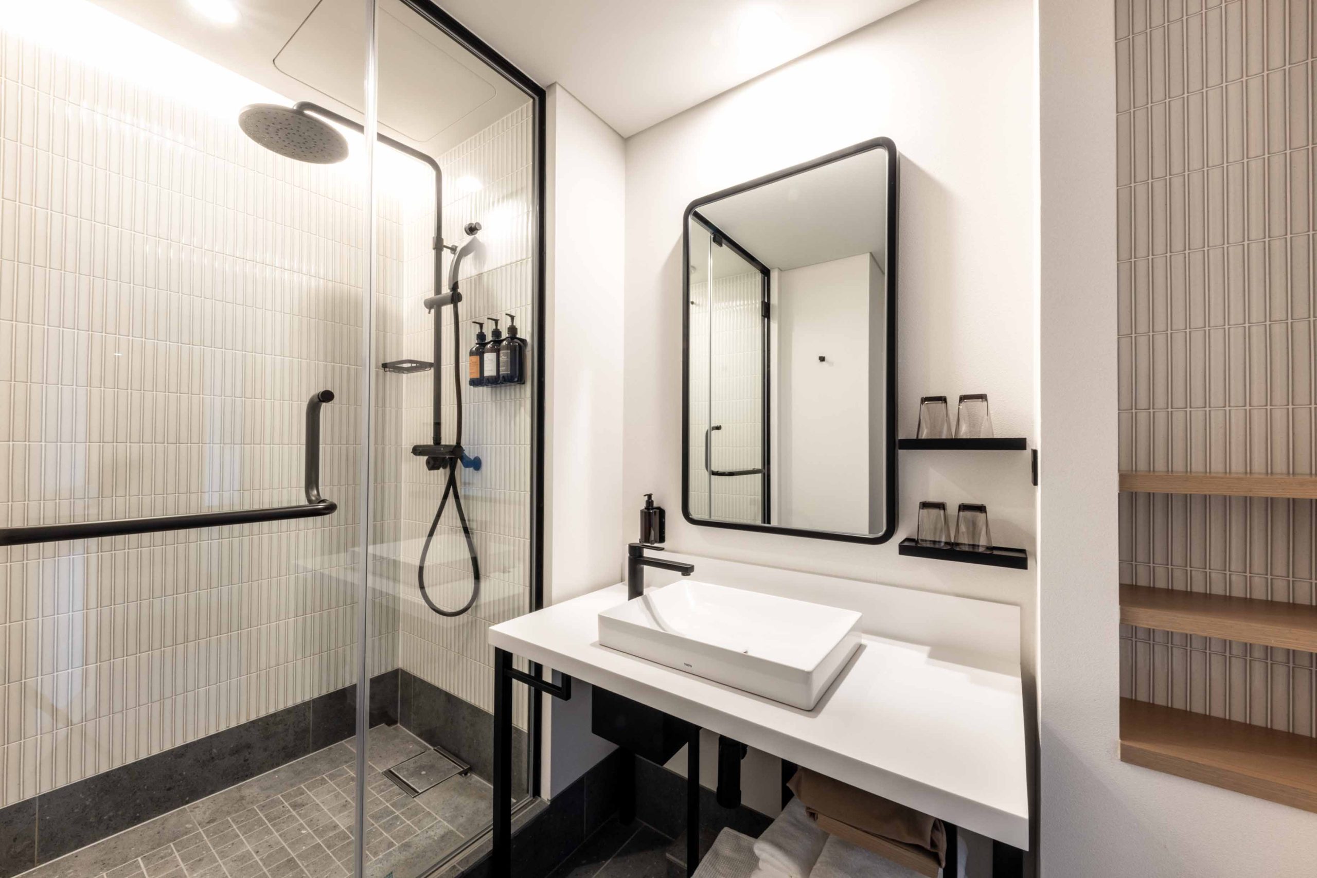 Family bunk bathroom 